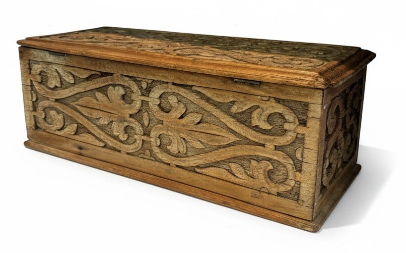 Antique Norwegian Scandinavian Hand Carved Acanthus Wood Folk Art Box c1880
