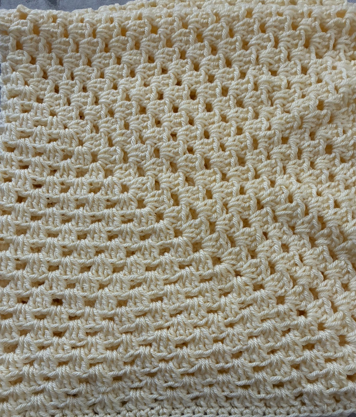 BEAUTIFUL NEW HANDMADE CROCHET BABY BLANKET/AFGHAN PALE YELLOW BEAUTIFUL NEW HANDMADE CROCHET BABY BLANKET/AFGHAN PALE YELLOW