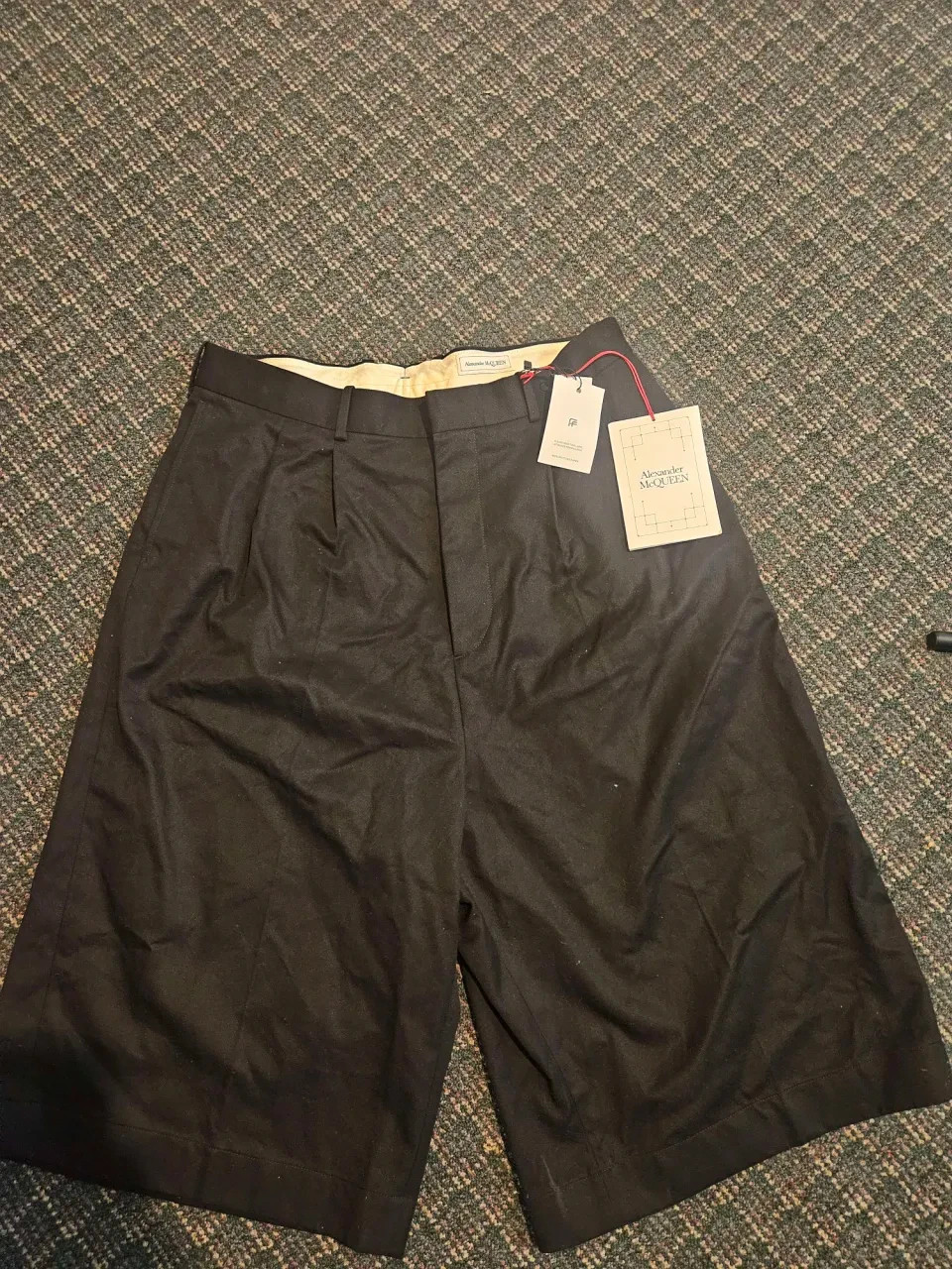 Alexander McQueen black cargo shorts Size 52 Alexander McQueen black cargo shorts Size 52