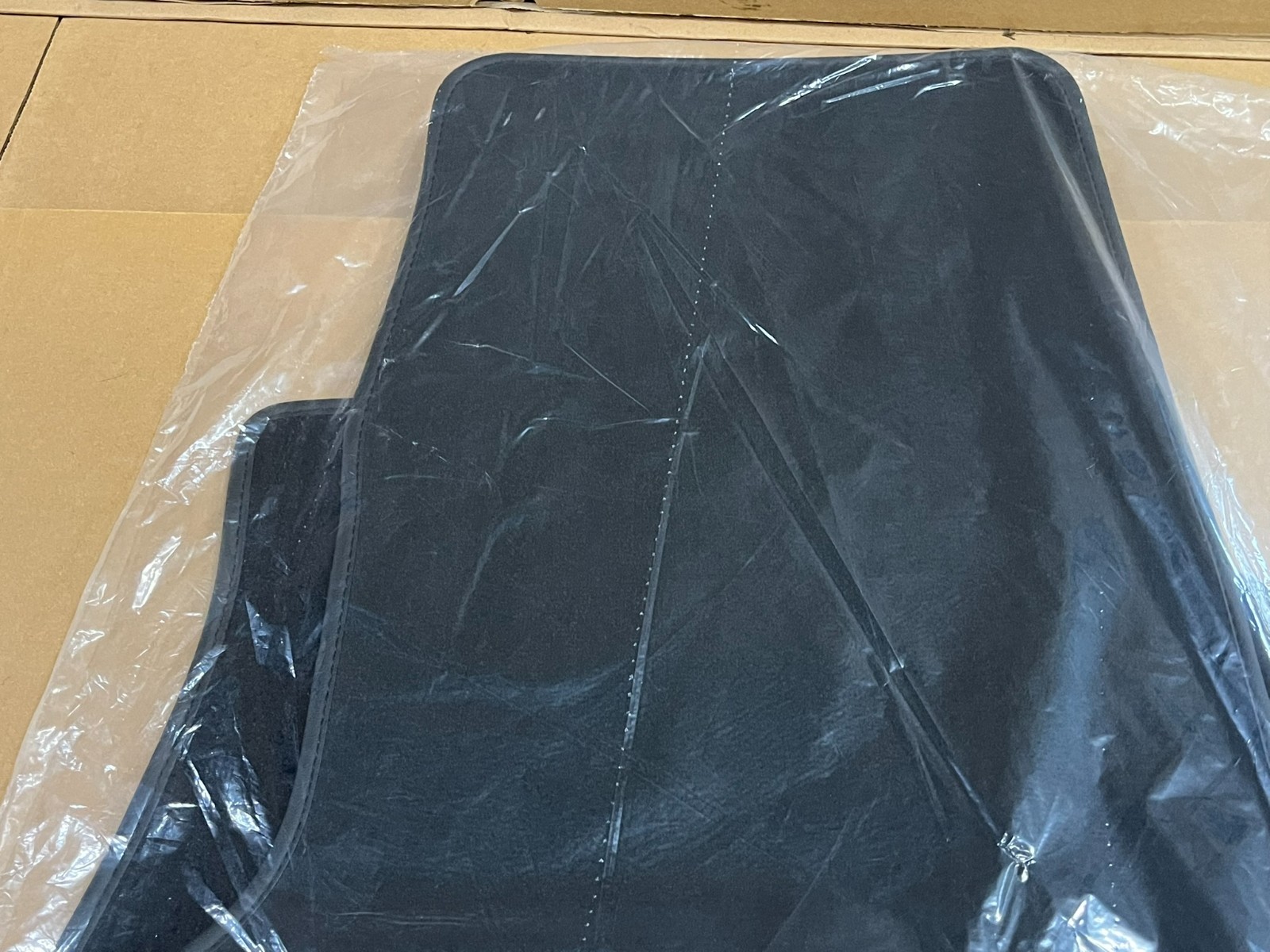 2014-2019 Maserati Ghibli Front Mats Kit Black 673004332 OEM 2014-2019 Maserati Ghibli Front Mats Kit Black 673004332 OEM