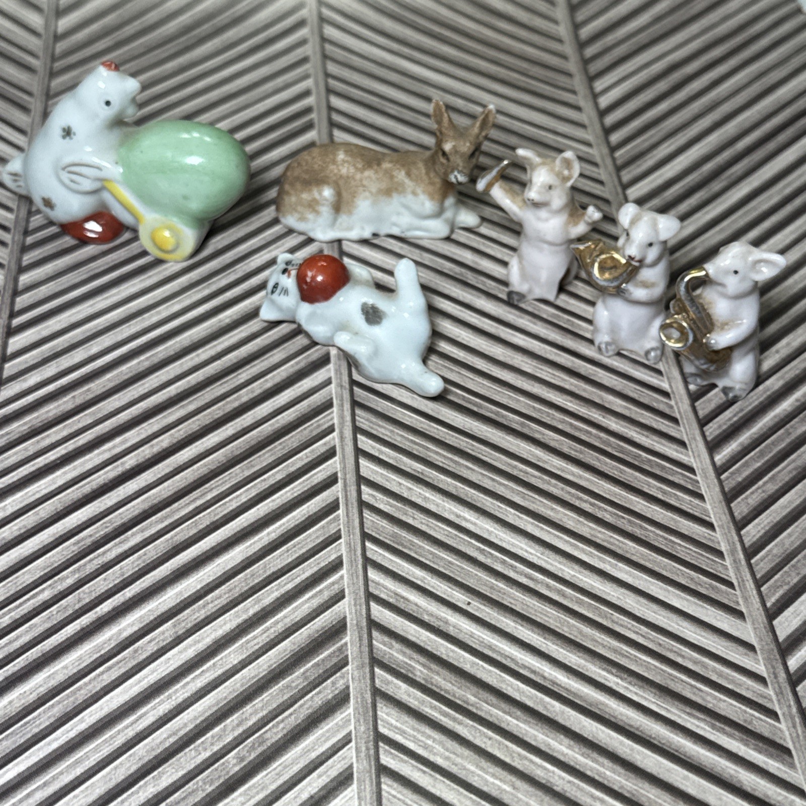 Vintage Lot of 6 Miniature Ceramic Animal Figurines Chicken, Cat, Deer, & Pigs Vintage Lot of 6 Miniature Ceramic Animal Figurines Chicken, Cat, Deer, & Pigs