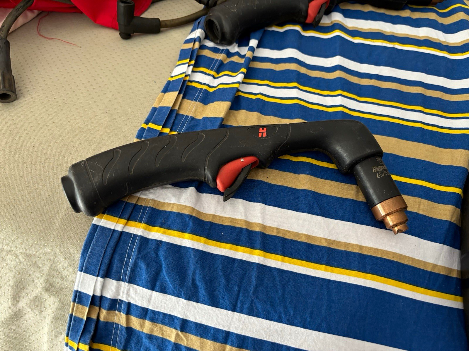 Hypertherm Handheld Plasma Cutter Torch Body Black/Red Trigger Copper Nozzle Hypertherm Handheld Plasma Cutter Torch Body Black/Red Trigger Copper Nozzle