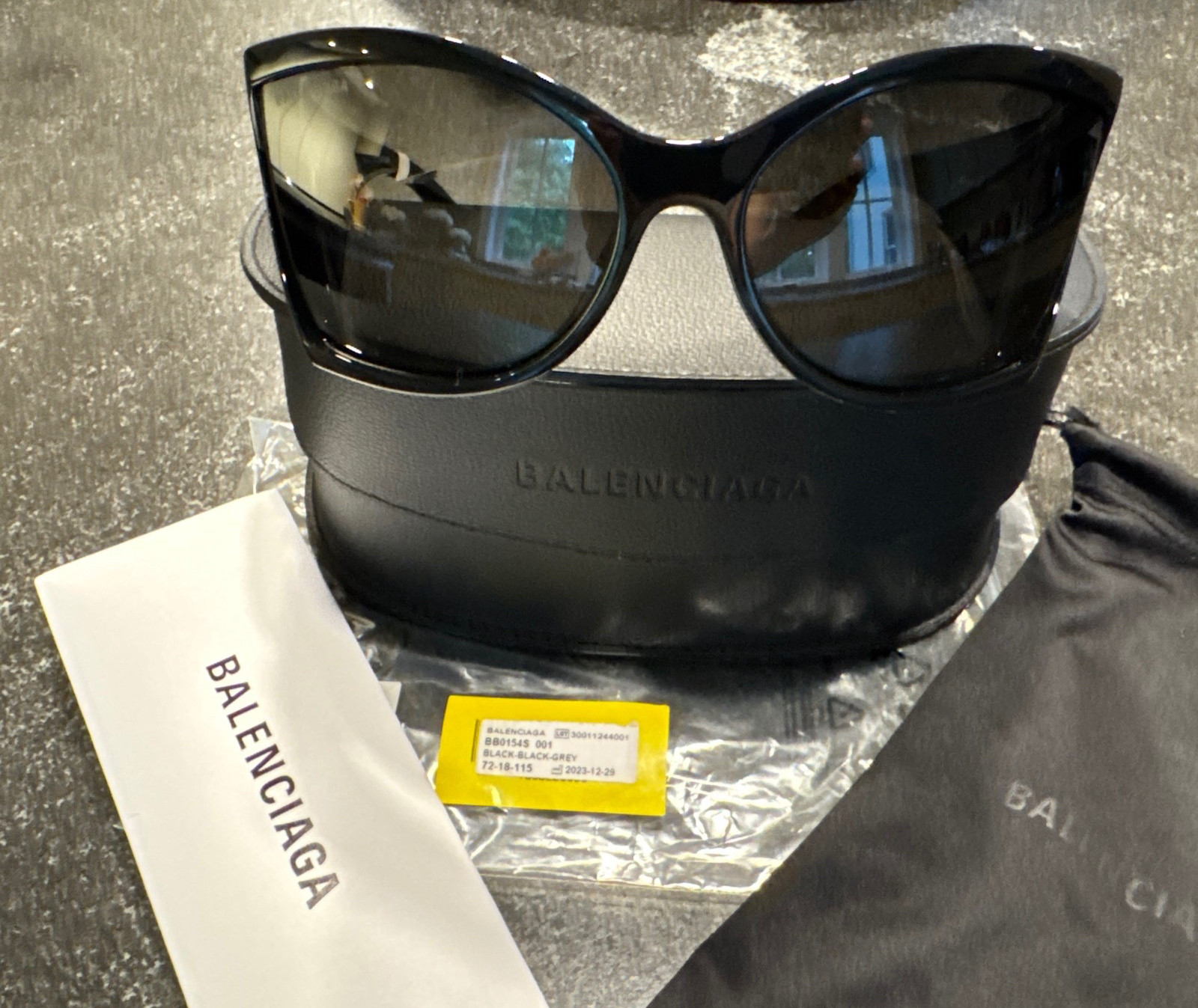 BALENCIAGA EXTREME Oversized Wrap Black Grey Bold Sunglasses BB0154S 001 BALENCIAGA EXTREME Oversized Wrap Black Grey Bold Sunglasses BB0154S 001
