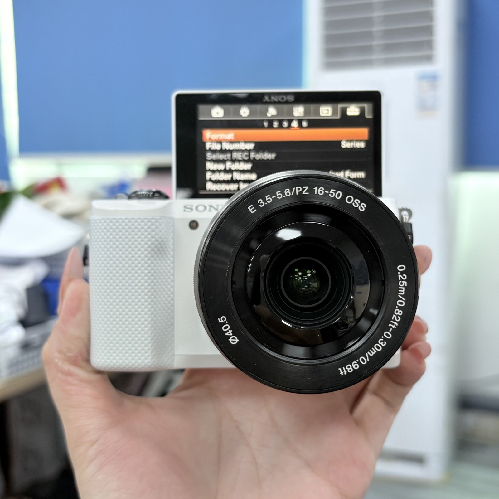 Sony Alpha a5000 Mirrorless Digital Camera with 16-50mm Lens - 90%New Sony Alpha a5000 Mirrorless Digital Camera with 16-50mm Lens - 90%New