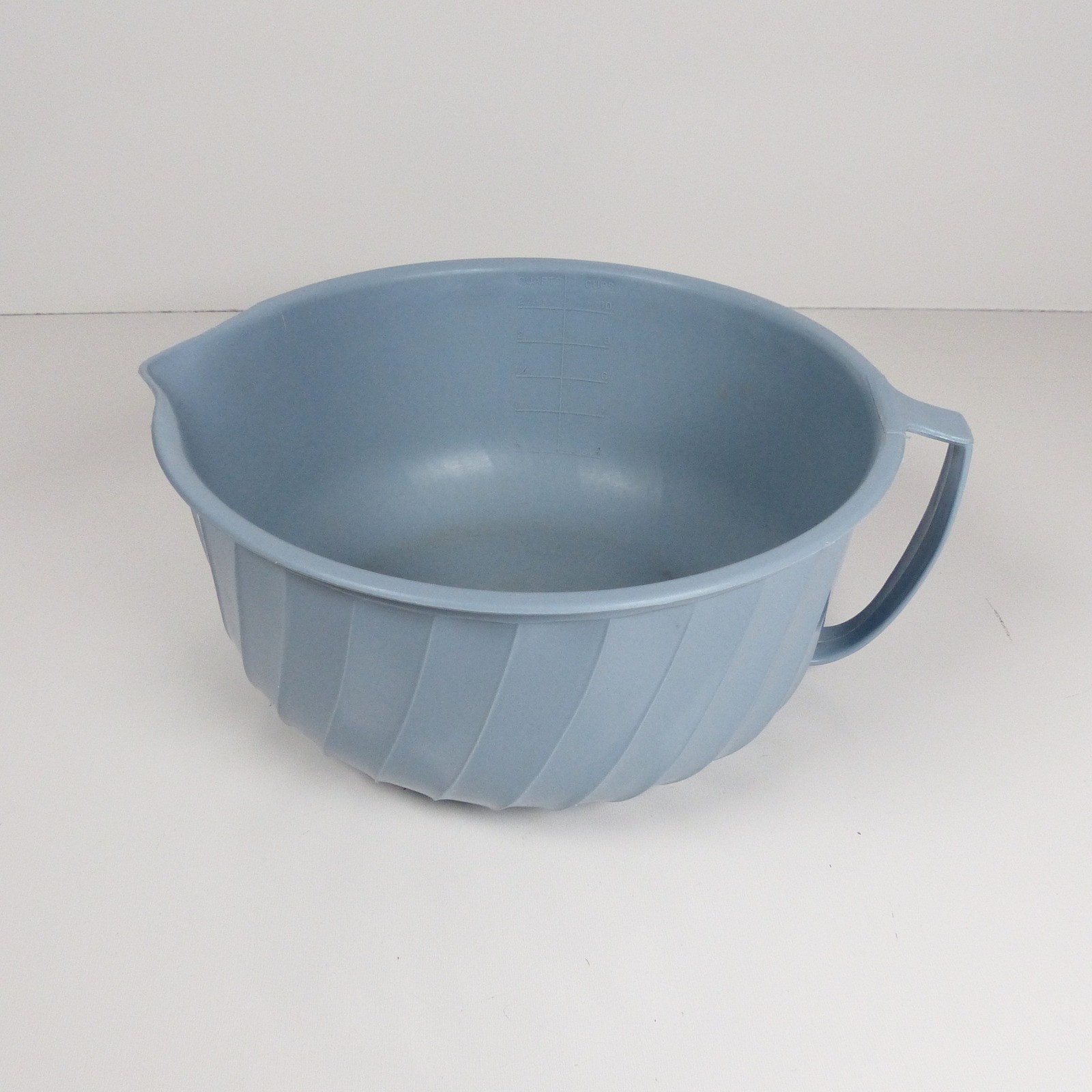 Vintage Shamrock Neatway Blue Swirl Mixing Bowl with Handle 2.5 Qt 10 Cups Retro