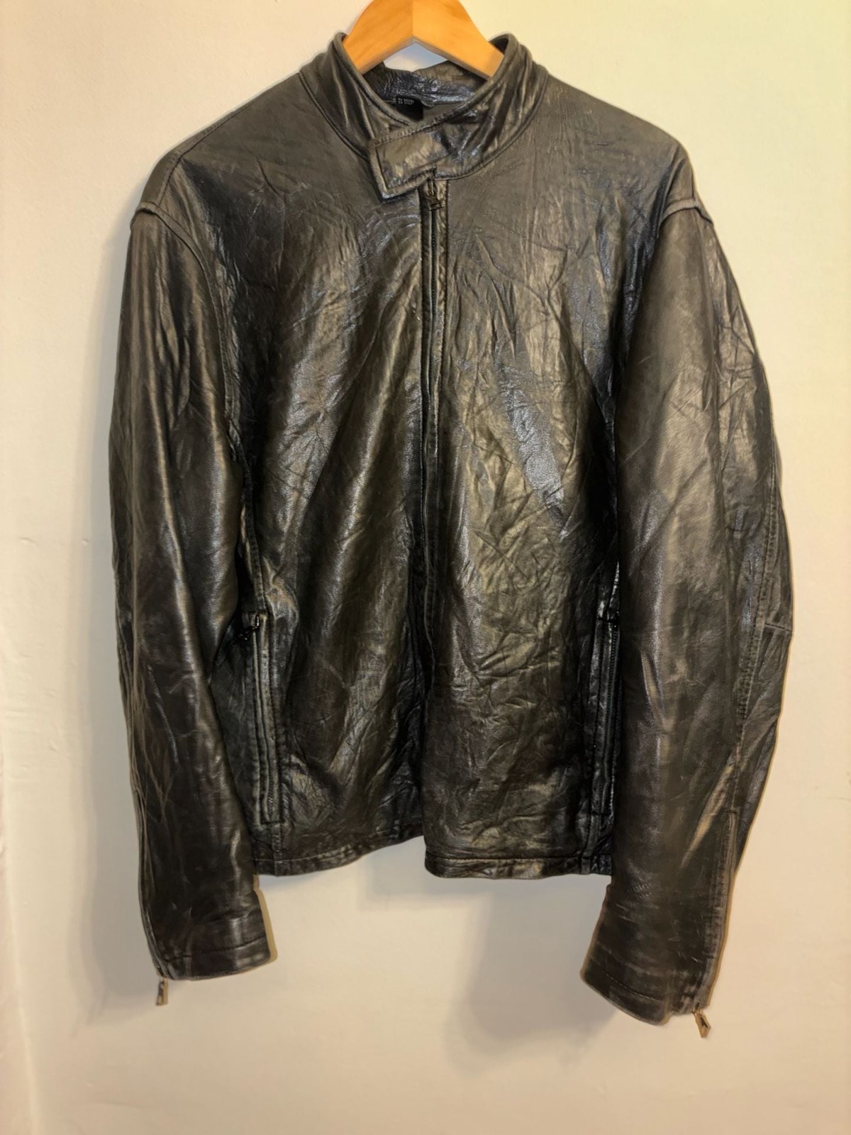 DKNY Men\'s Black Full-Zip Genuine Leather Jacket (L) DKNY Men\'s Black Full-Zip Genuine Leather Jacket (L)