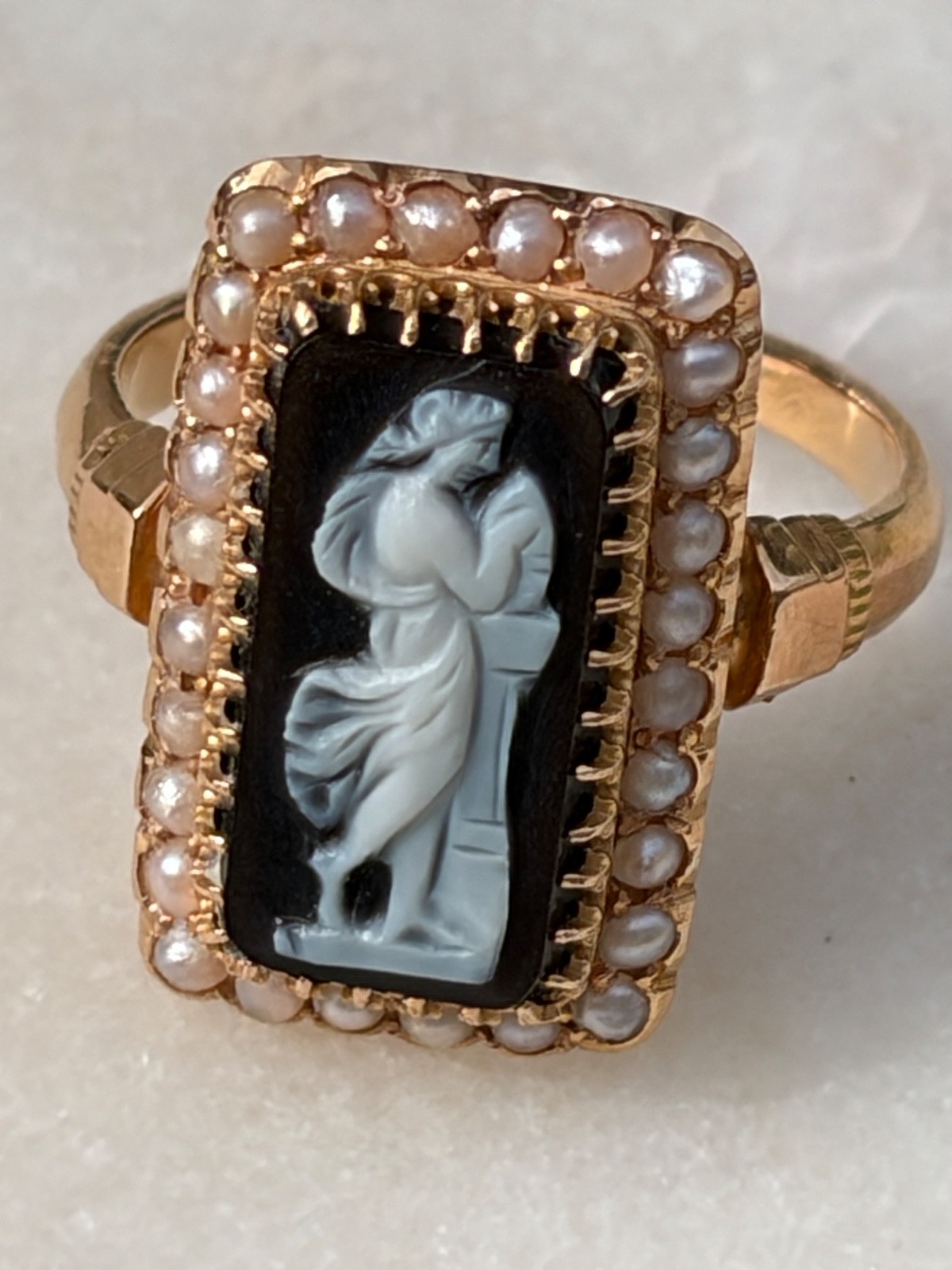 Antique French 18k Gold Cameo Ring Victorian Orléans Hardstone 28 Pearls 5g Sz 7 Antique French 18k Gold Cameo Ring Victorian Orléans Hardstone 28 Pearls 5g Sz 7