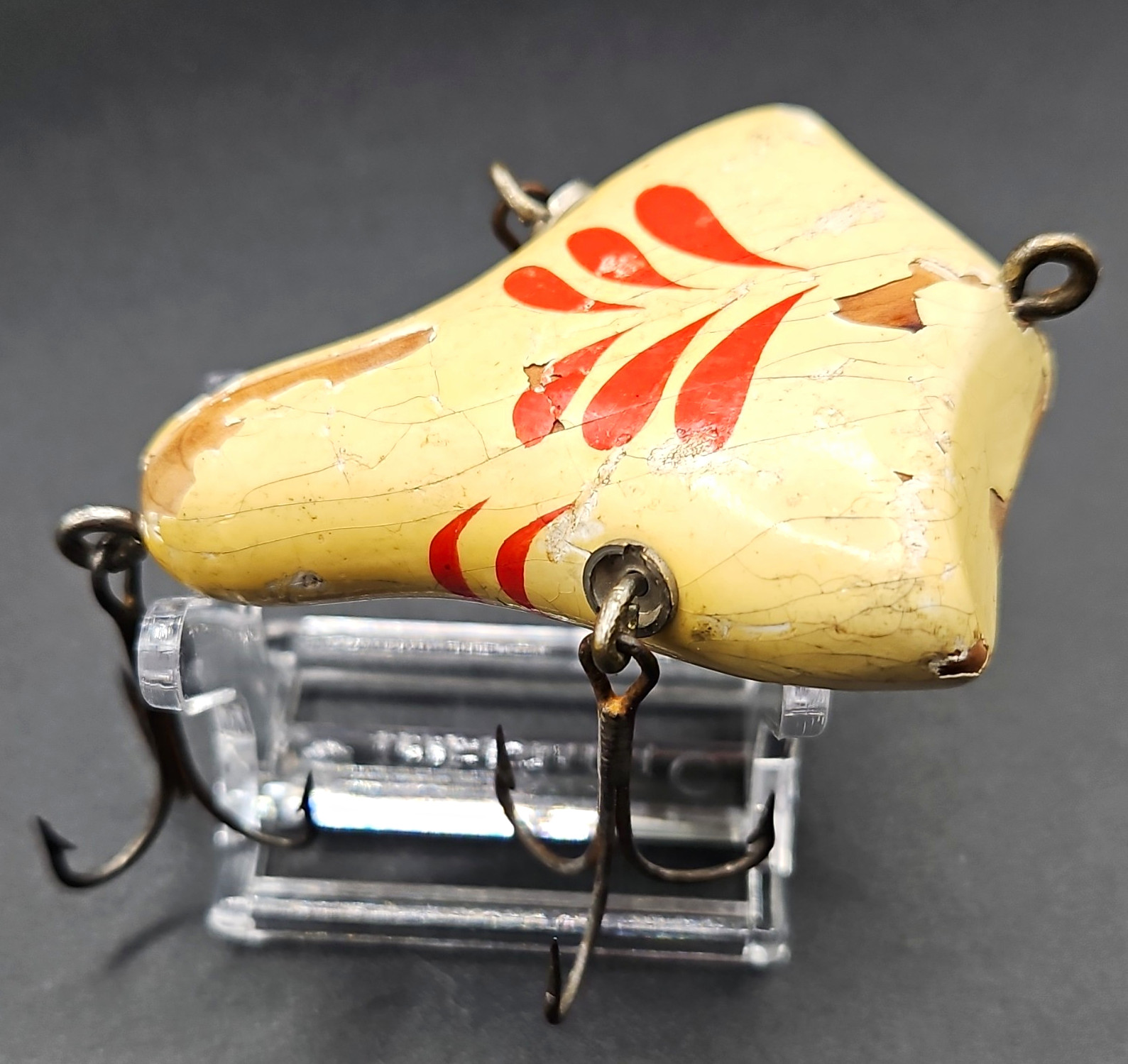 Rare Vintage Howe Vacuum Bait 1909 has Swiveling Side Hardware Rare Vintage Howe Vacuum Bait 1909 has Swiveling Side Hardware