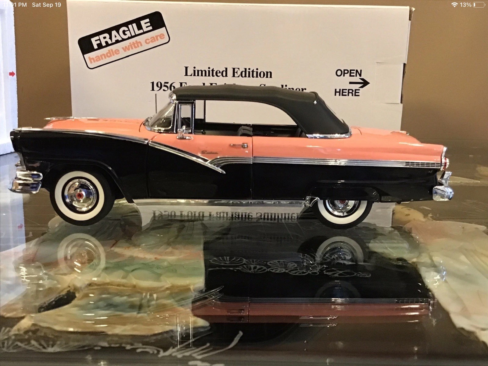 Danbury Mint 1956 Ford Fairlane Sunliner Coral/Black LE 1/24