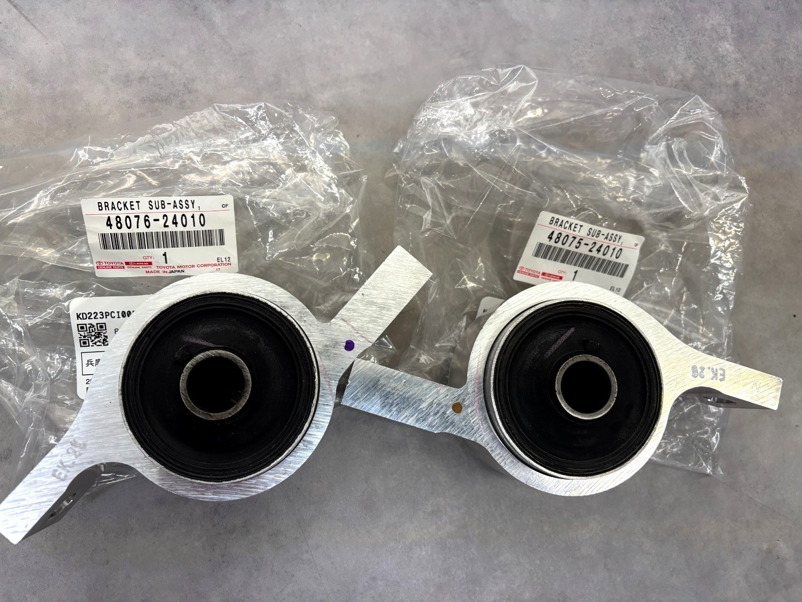 TOYOTA Genuine OEM LEXUS GS F 16-20 RC F 15-21 Lower Control Arm Bushing RH & LH