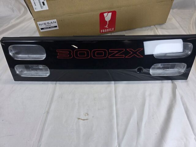 Genuine Nismo Nissan 300zx Z32 Jdm 1999 Center Tail Light Assy 26540-VP100