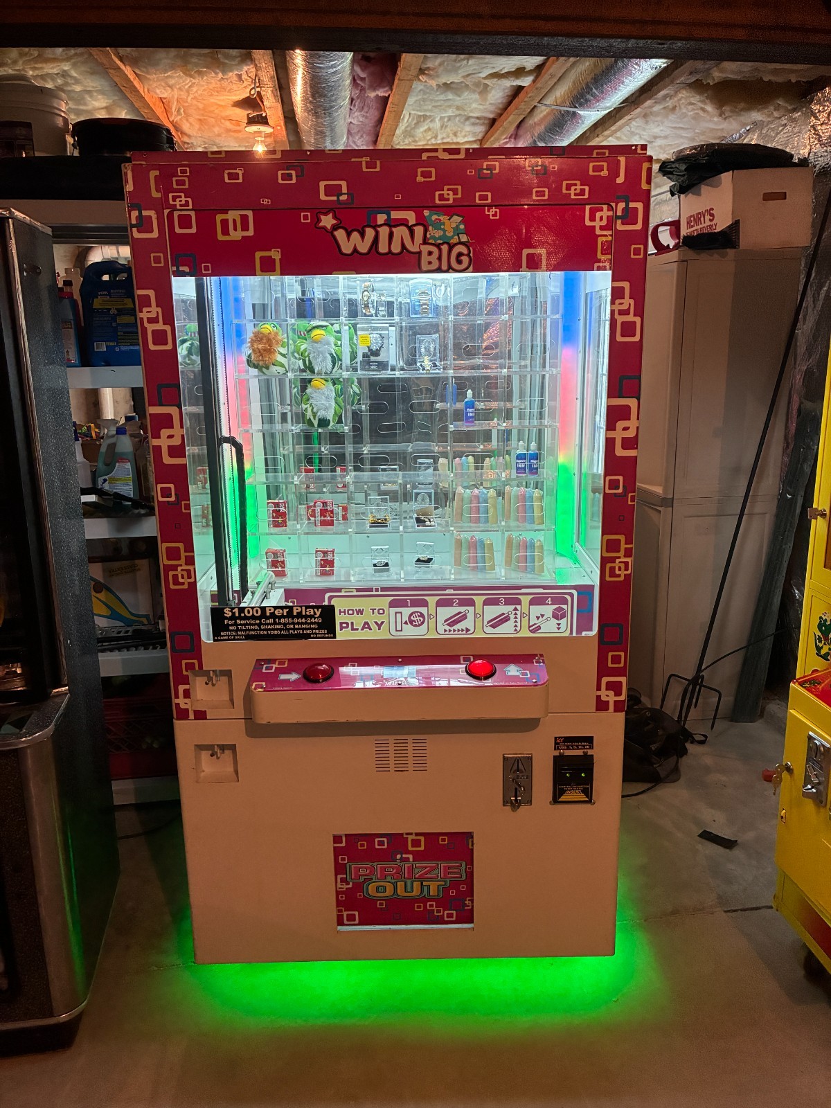 WIN BIG ARCADE MACHINE - SKILL GAME - control the pointer to push a prize