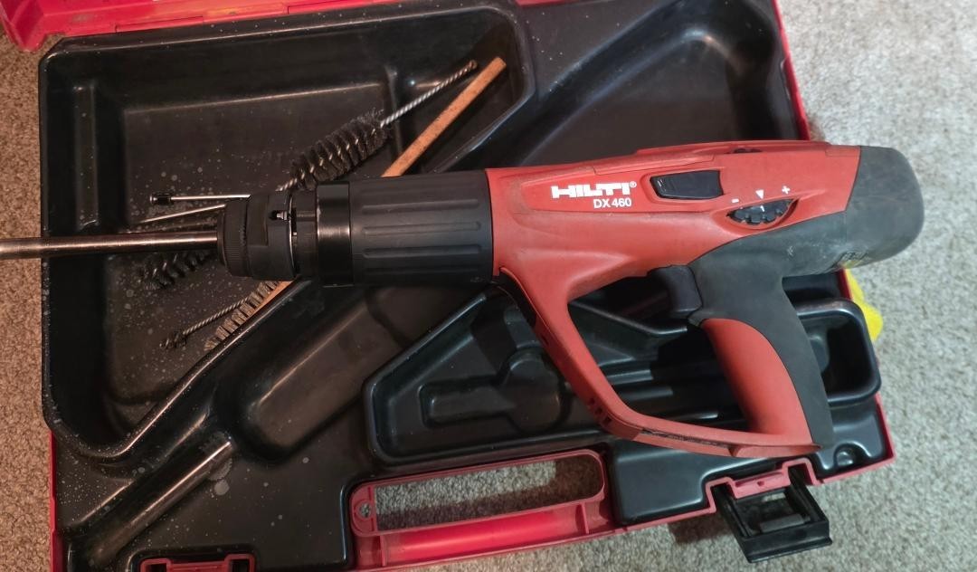 HILTI DX 460 Powder Actuated Fastener, with Case and Extra Insulation Guide HILTI DX 460 Powder Actuated Fastener, with Case and Extra Insulation Guide
