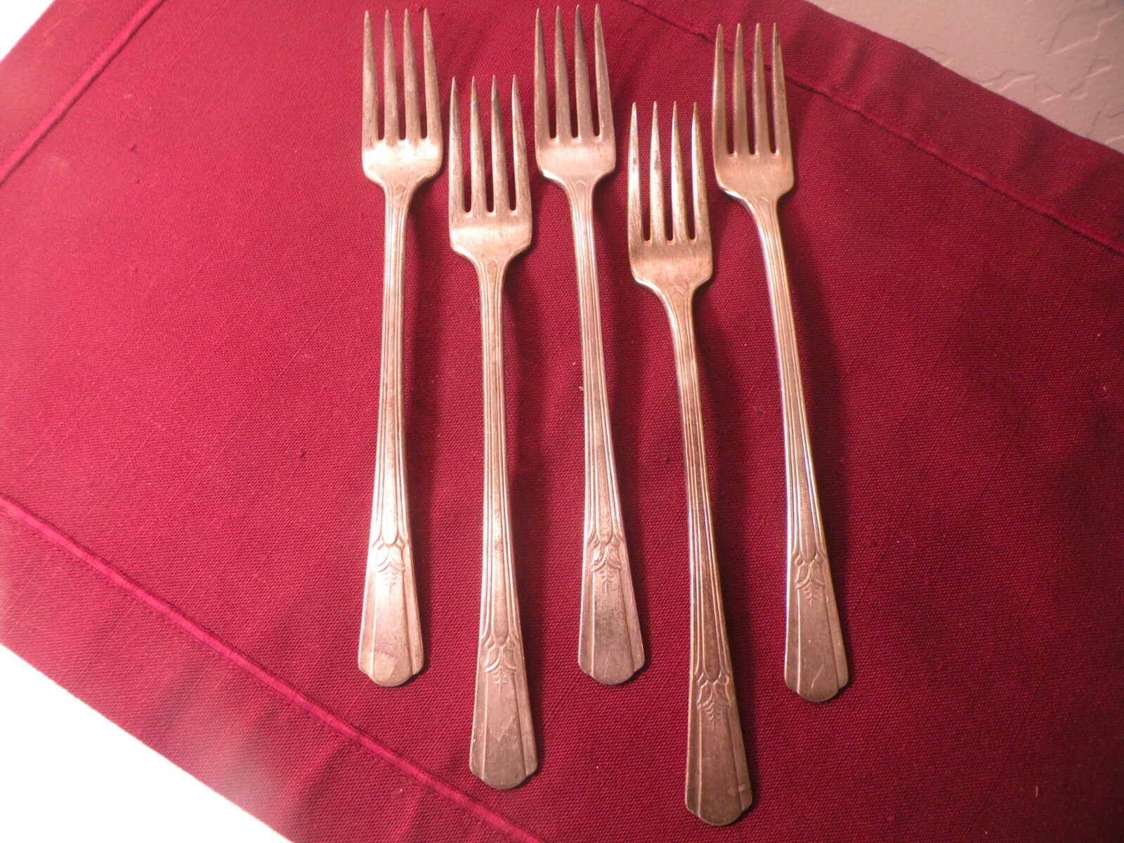 Set Of 5 International Silver SOVEREIGN Silverplate Luncheon Grille Forks 7 5/8\ Set Of 5 International Silver SOVEREIGN Silverplate Luncheon Grille Forks 7 5/8\