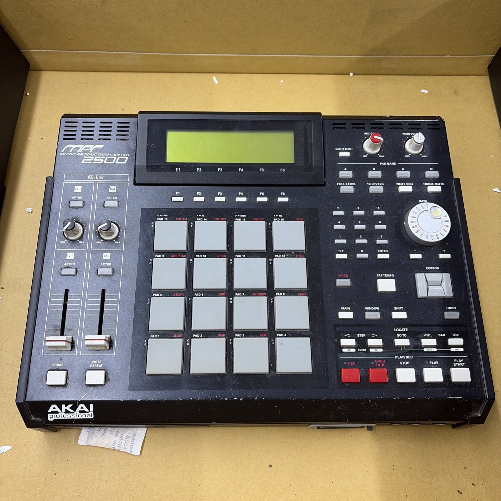 AKAI Professional MPC2500 Music Production Center Sampler Sequencer AKAI Professional MPC2500 Music Production Center Sampler Sequencer
