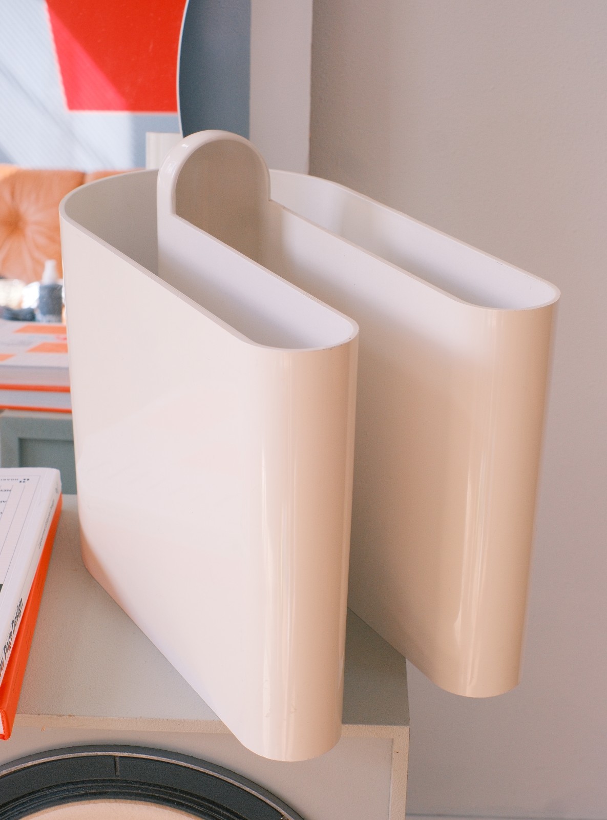Rodolfo Bonetto Buk 1970s vintage Italian designer magazine rack kartell style Rodolfo Bonetto Buk 1970s vintage Italian designer magazine rack kartell style