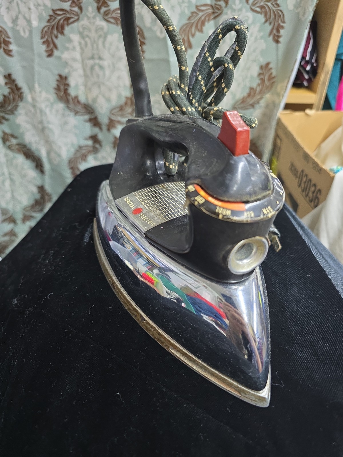 Vintage GE General Electric Steam And Dry Iron, 1100 Watts