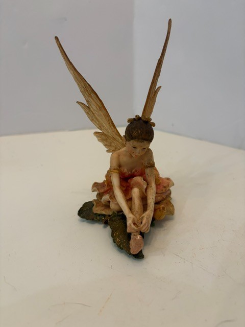 Rare Retired 2004 Faerie Glen Figurine Rare Retired 2004 Faerie Glen Figurine
