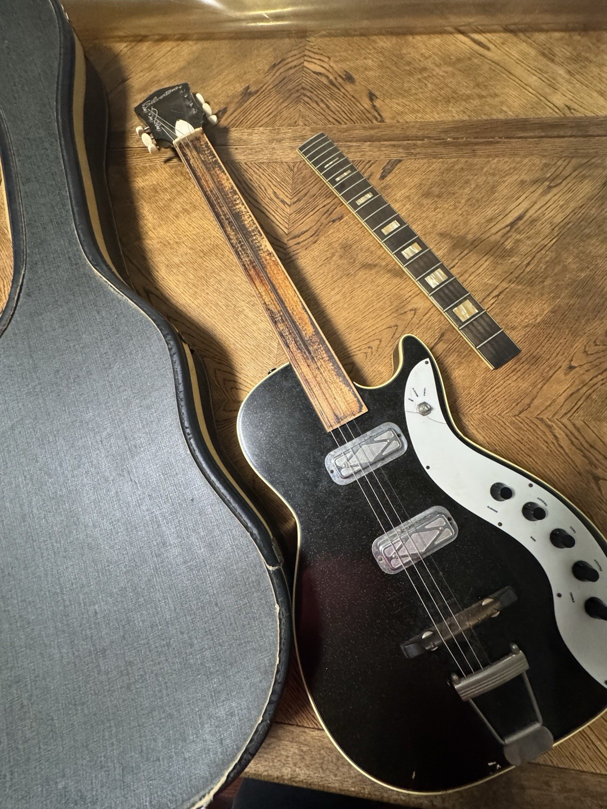 Vintage 1960s Silvertone 1423 Jupiter Stratotone Black Sparkle, Original Case Vintage 1960s Silvertone 1423 Jupiter Stratotone Black Sparkle, Original Case