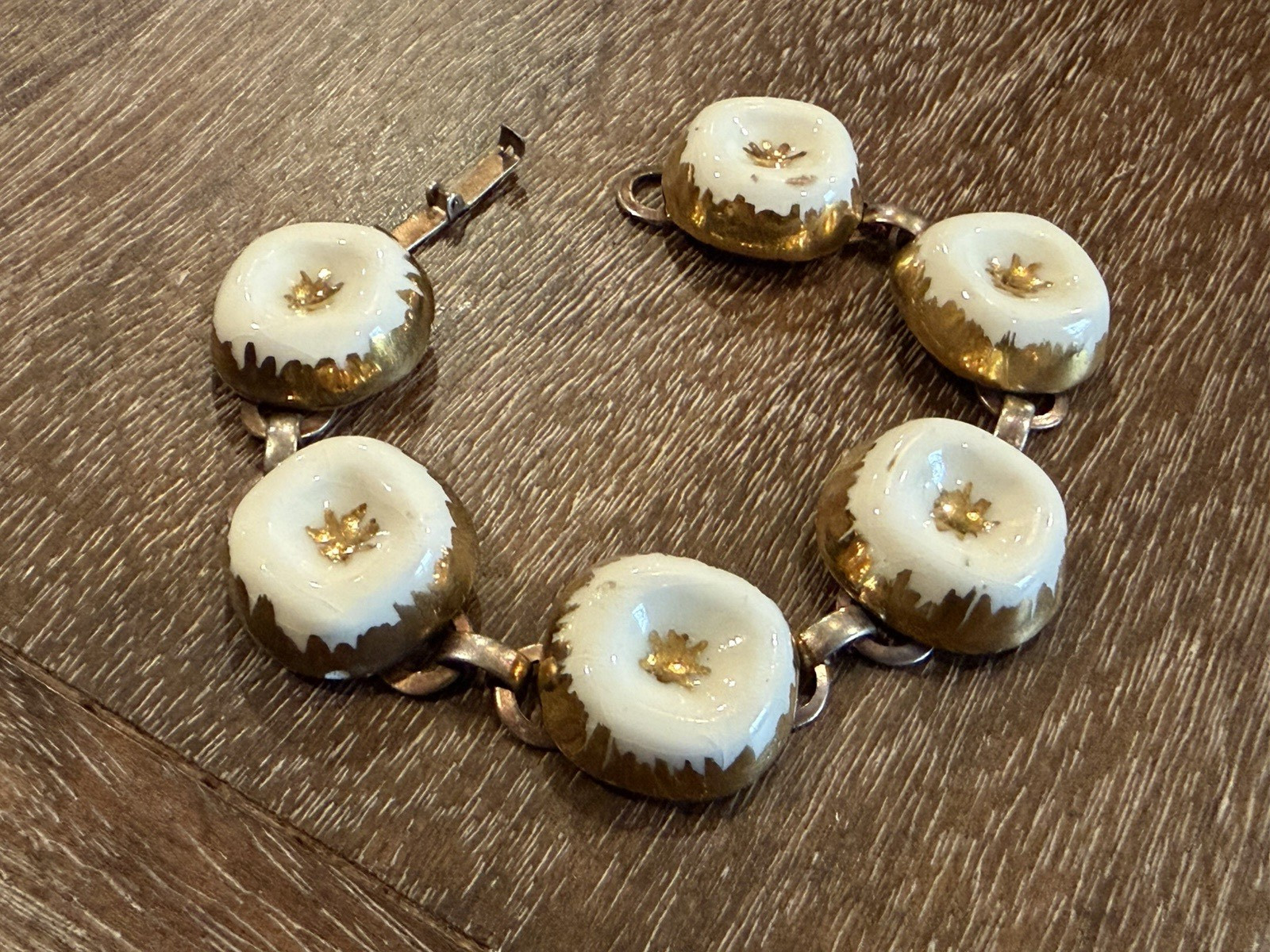 VICTORIAN EDWARDIAN ANTIQUE WHITE GLASS GOLD PAINTED 7.75\