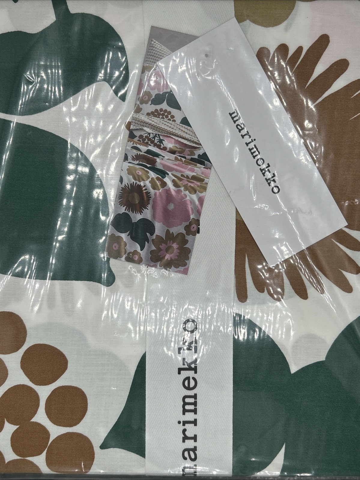 NEW Marimekko King Duvet Cover Set, Organic Cotton Bedding with Matching Shams NEW Marimekko King Duvet Cover Set, Organic Cotton Bedding with Matching Shams