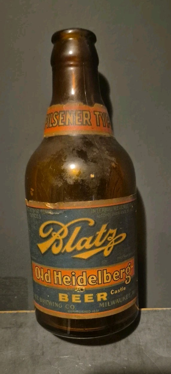 1944 Blatz Old Heidelberg Steine Beer Bottle Milwaukee, WI 1944 Blatz Old Heidelberg Steine Beer Bottle Milwaukee, WI