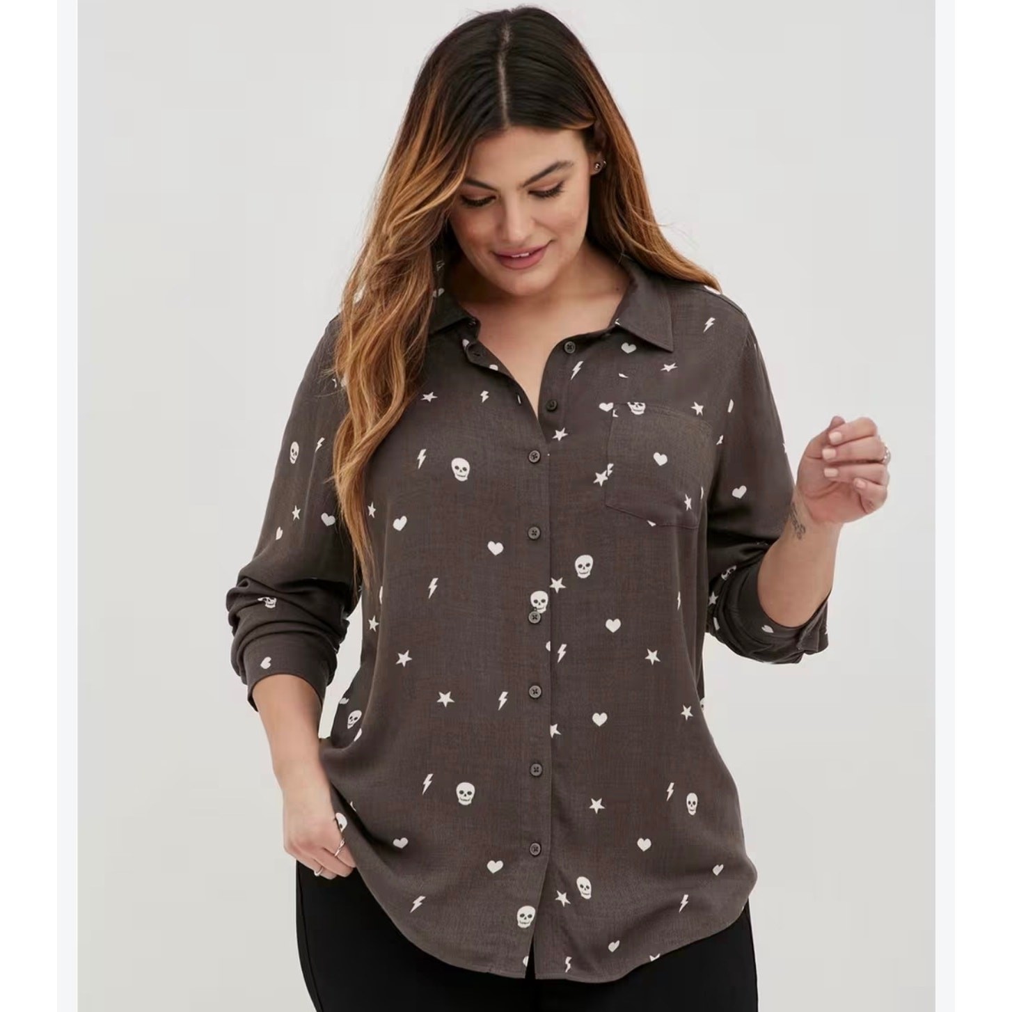Torrid Gray Lizzie Rayon Crepe Skull Heart Star Button Up Shirt Top Plus Size 4