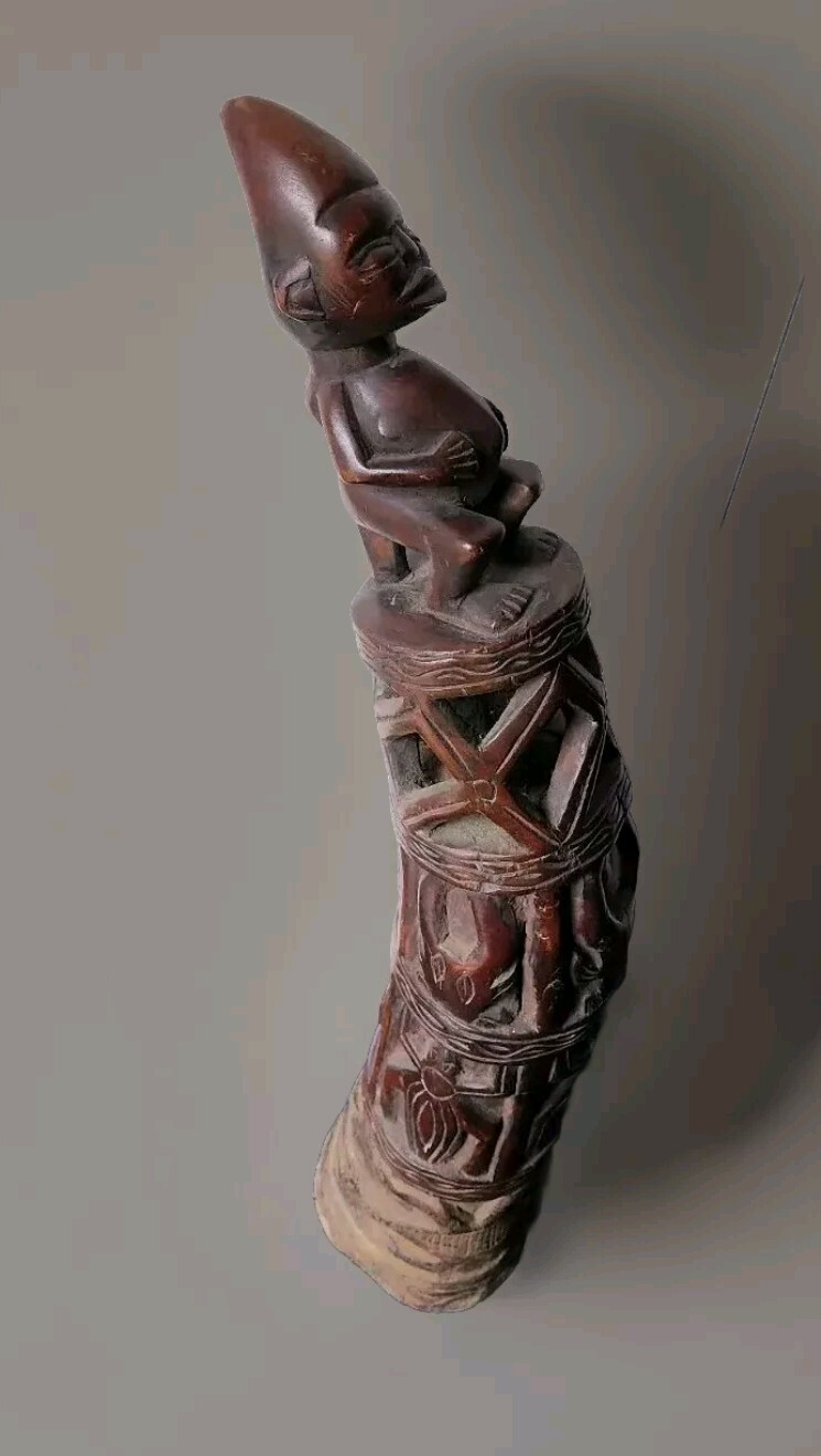 Antique African wood statue tribal art Bamileke horn 22\ Antique African wood statue tribal art Bamileke horn 22\