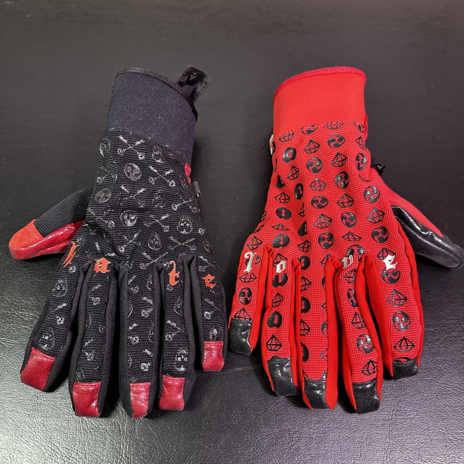 Burton Y2K Snowboard Red Black Skull Heart Rare Ronin Piste Off Gloves Men\'s S