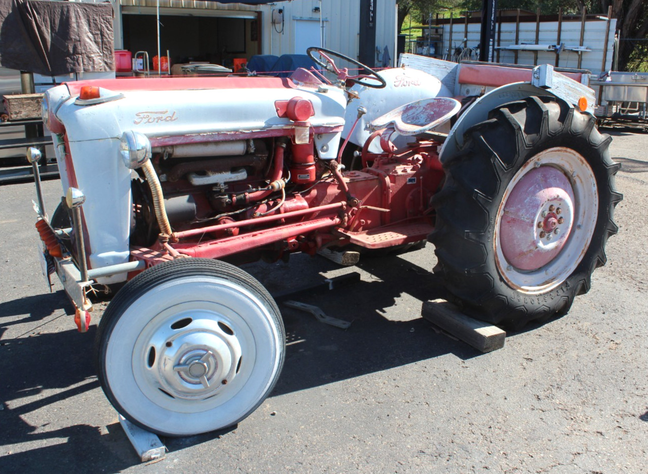 1953 ANTIQUE FORD GOLDEN JUBILEE TRACTOR ASIS 1953 ANTIQUE FORD GOLDEN JUBILEE TRACTOR ASIS