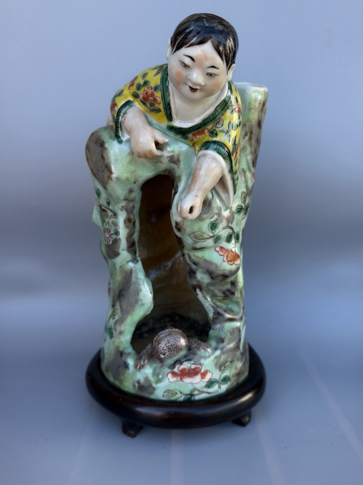 A Famille-Verte ‘Liu Hai & Toad’ Figurine, Qing Dynasty, H24.5cm, Good Condition A Famille-Verte ‘Liu Hai & Toad’ Figurine, Qing Dynasty, H24.5cm, Good Condition
