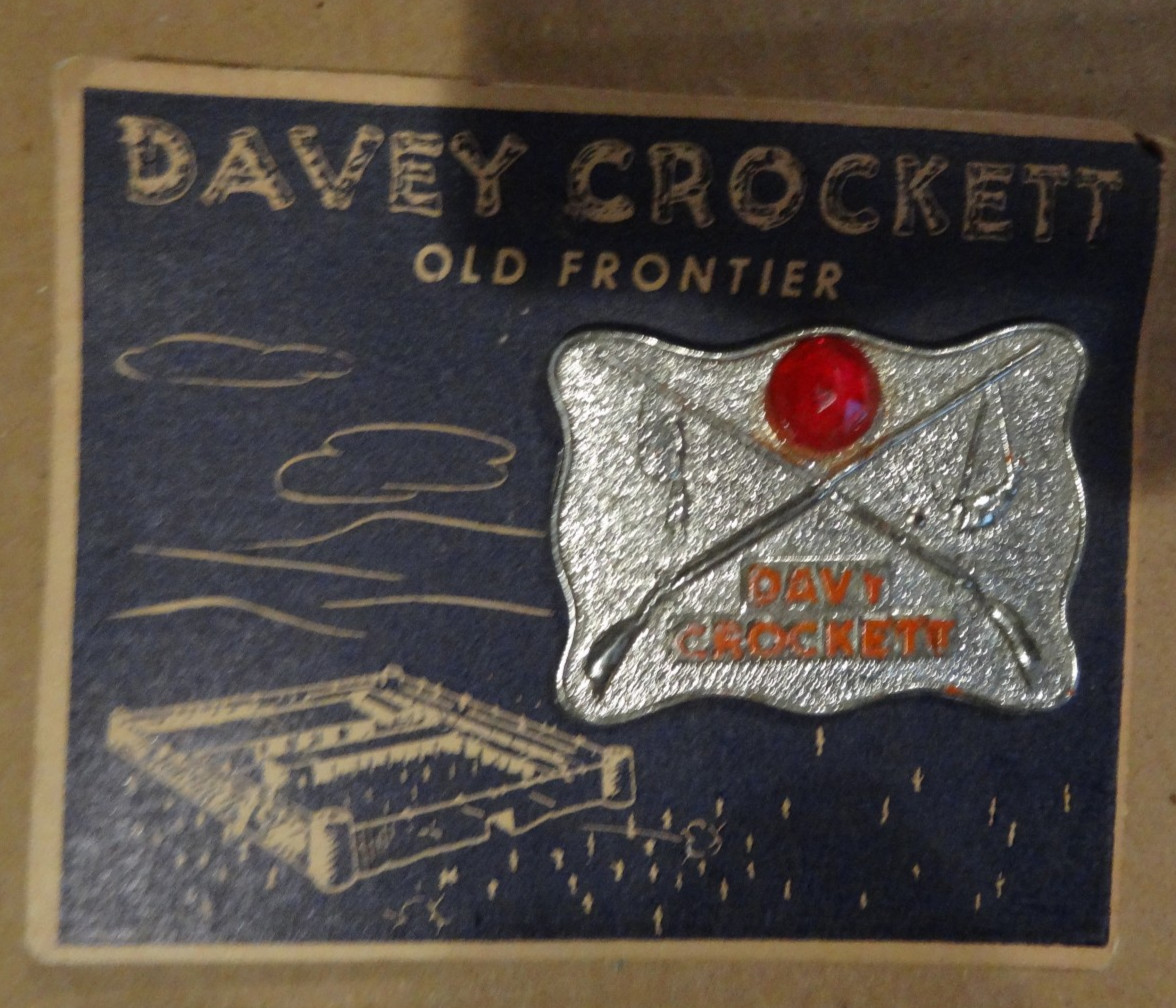 VINTAGE DAVEY CROCKETT PIN DAVY On Card Original VINTAGE DAVEY CROCKETT PIN DAVY On Card Original