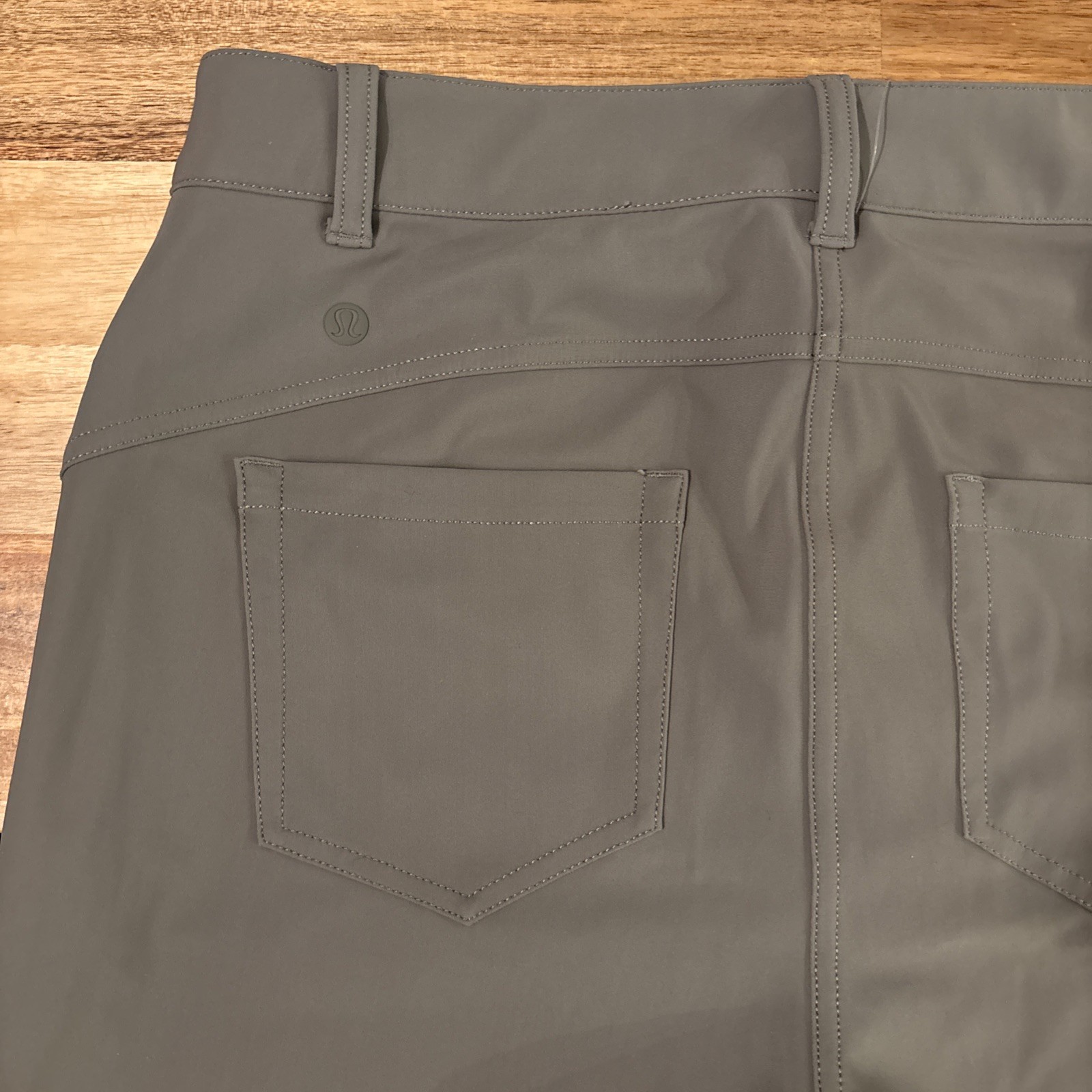 Lululemon City Sleek Slim-Fit HR Pants Olive Green Size 31 Lululemon City Sleek Slim-Fit HR Pants Olive Green Size 31