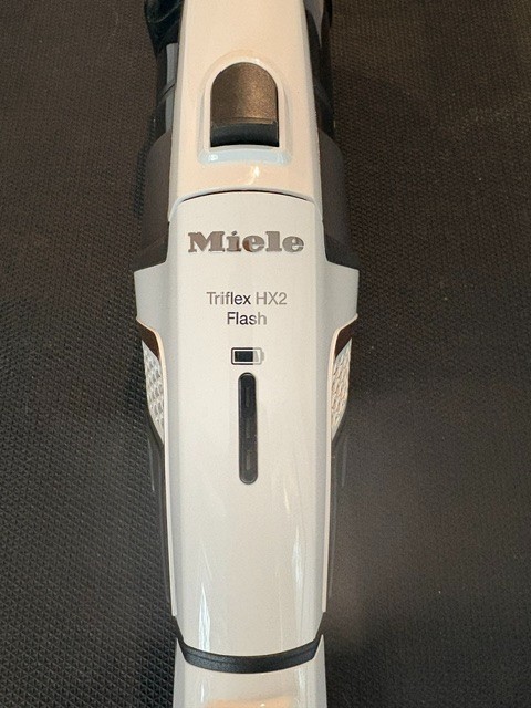 Miele Triflex HX2 Flash 3 In 1 Design Cordless Stick Vacuum Cleaner Lotus White Miele Triflex HX2 Flash 3 In 1 Design Cordless Stick Vacuum Cleaner Lotus White