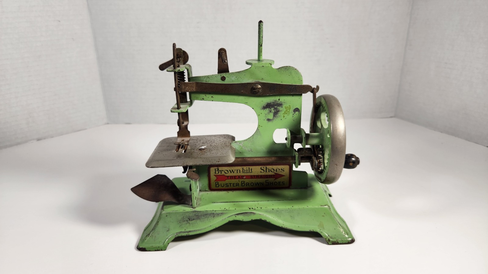 ANTIQUE BUSTER BROWN SHOES CHILD\'S TOY SEWING MACHINE BROWN BILT SHOES ANTIQUE BUSTER BROWN SHOES CHILD\'S TOY SEWING MACHINE BROWN BILT SHOES