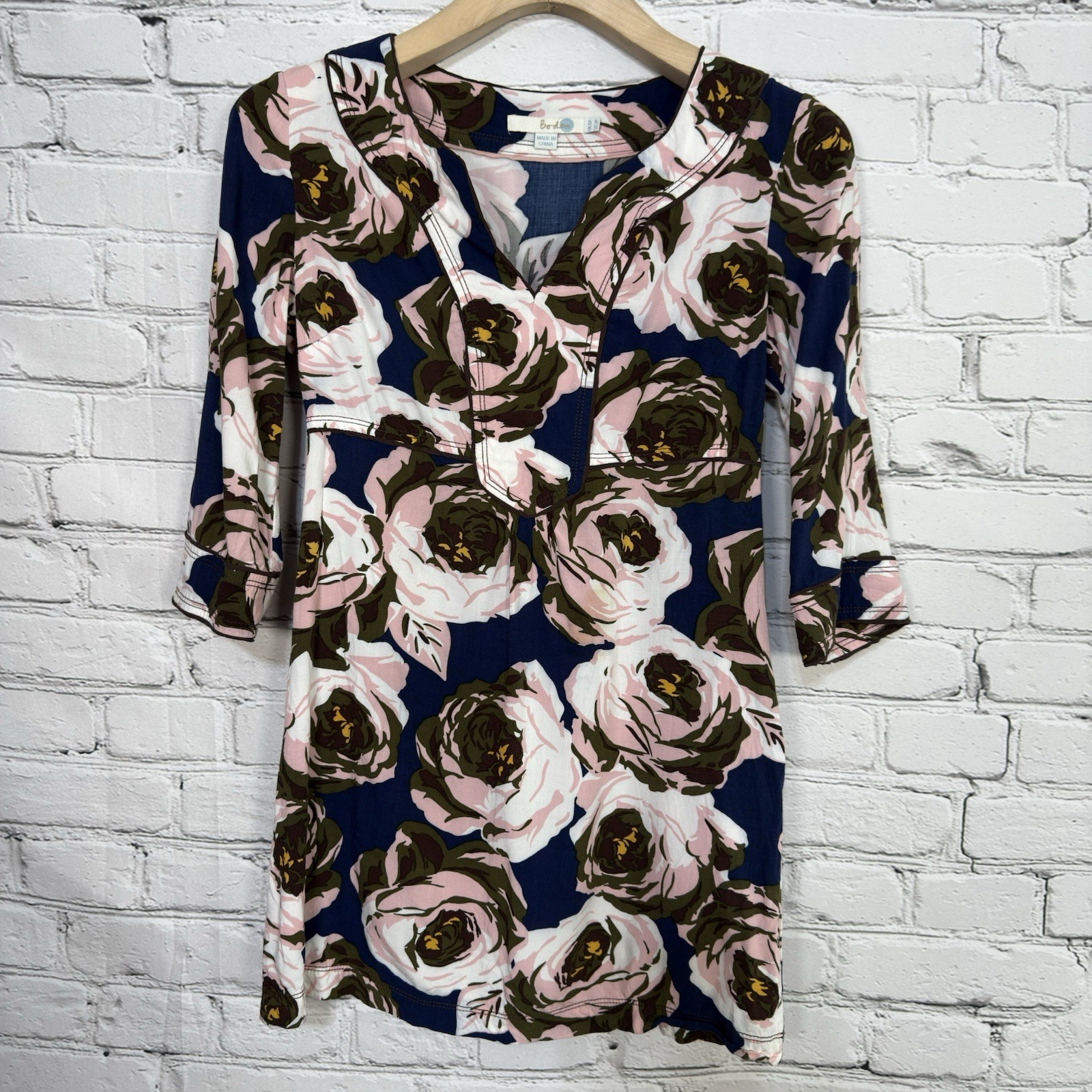 Boden Tunic Dress Womens Abstract Roses Size 2P Artsy Split Neckline 3/4 Sleeve