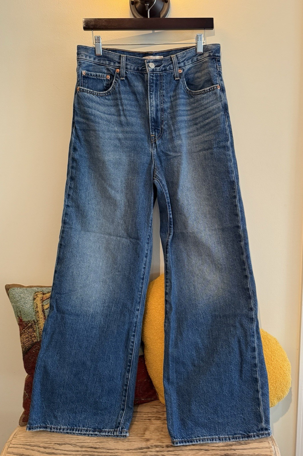 Levi’s Premium Ribcage Wide-Leg Jeans Women’s Size 29x30 Levi’s Premium Ribcage Wide-Leg Jeans Women’s Size 29x30