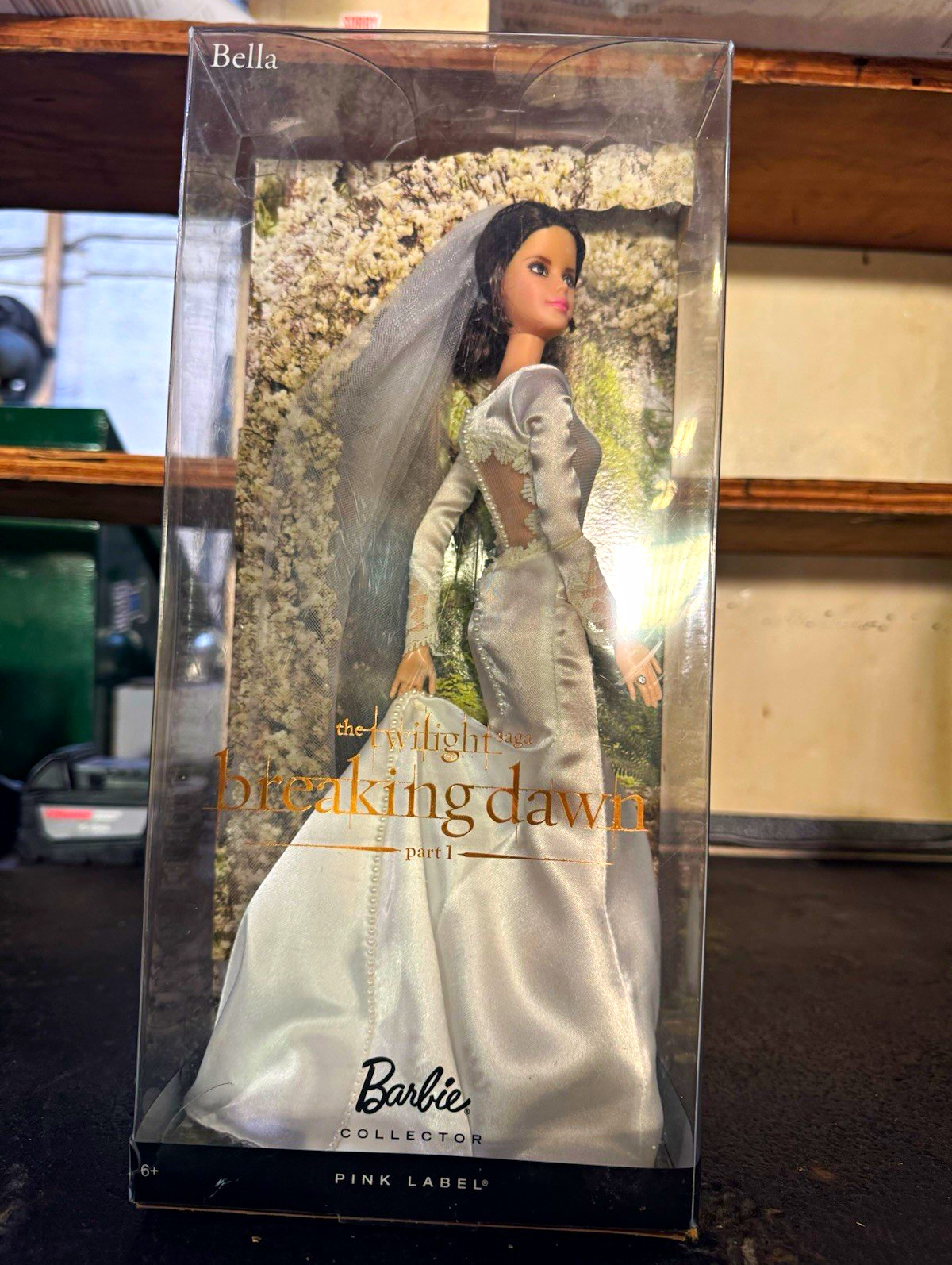 Barbie as Bella in The Twilight Saga Breaking Dawn Wedding 2011 Pink Label-NIB Barbie as Bella in The Twilight Saga Breaking Dawn Wedding 2011 Pink Label-NIB