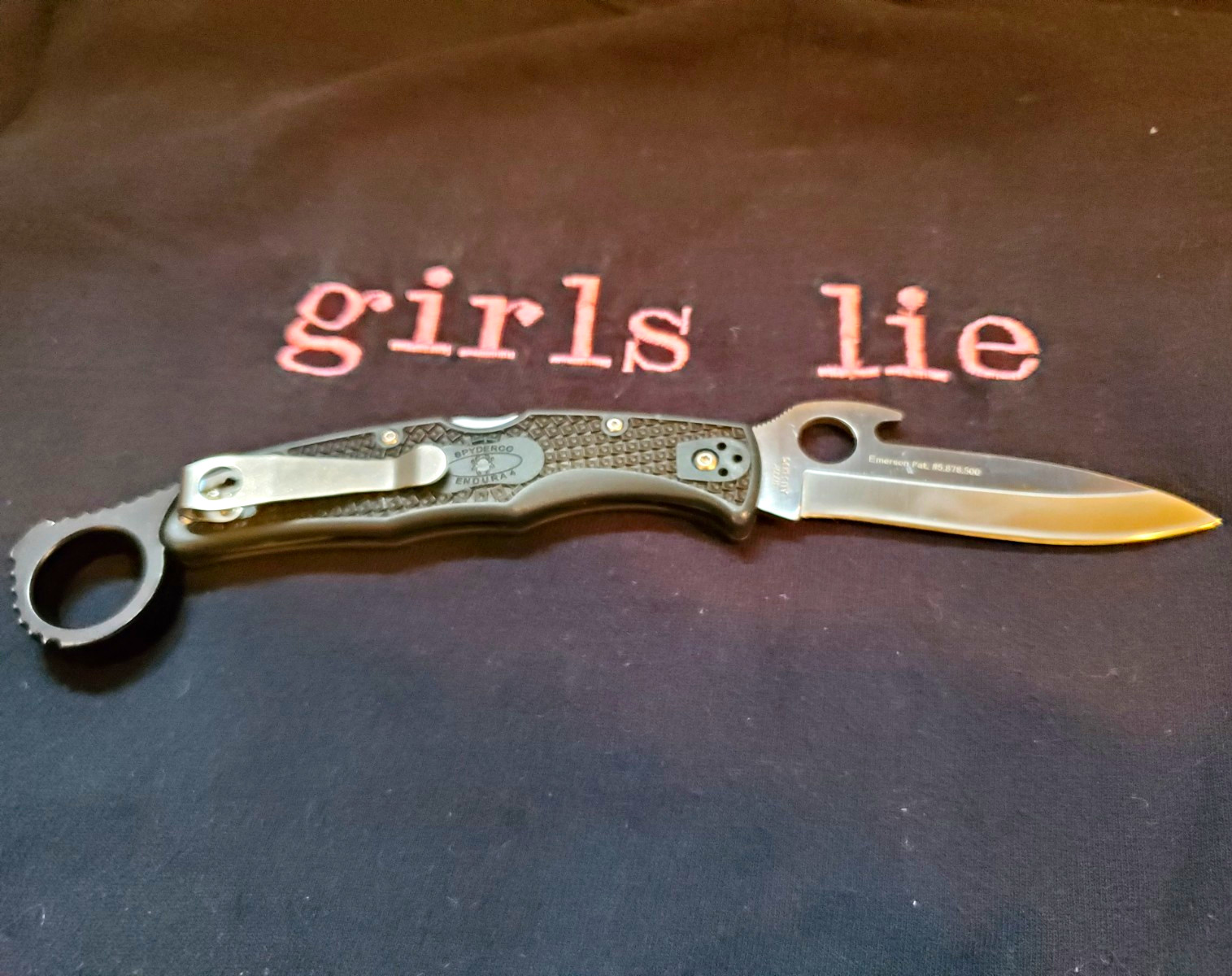 Spyderco Endura 4 Emerson Wave, With Added Signet Ring Spyderco Endura 4 Emerson Wave, With Added Signet Ring