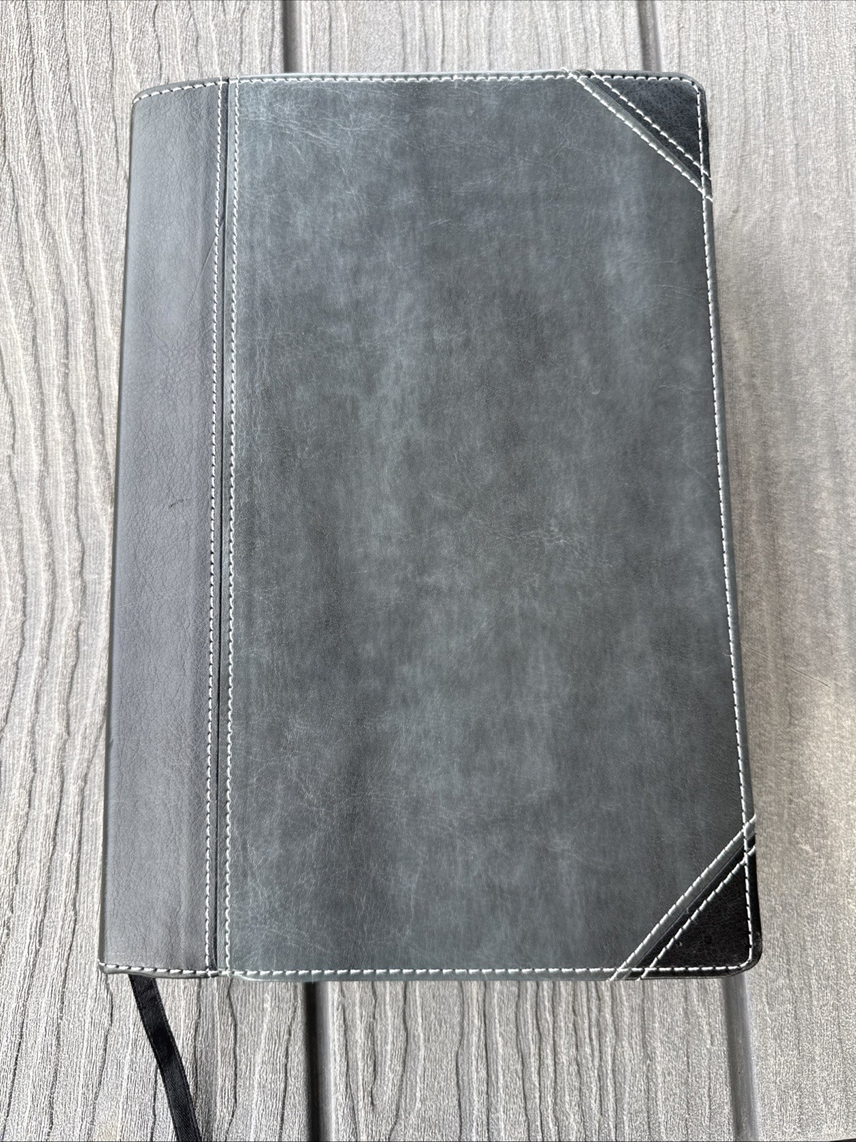NIV, First-Century Study Bible - Italian Duo-tone - Black/Gray - Kent Dobson NIV, First-Century Study Bible - Italian Duo-tone - Black/Gray - Kent Dobson