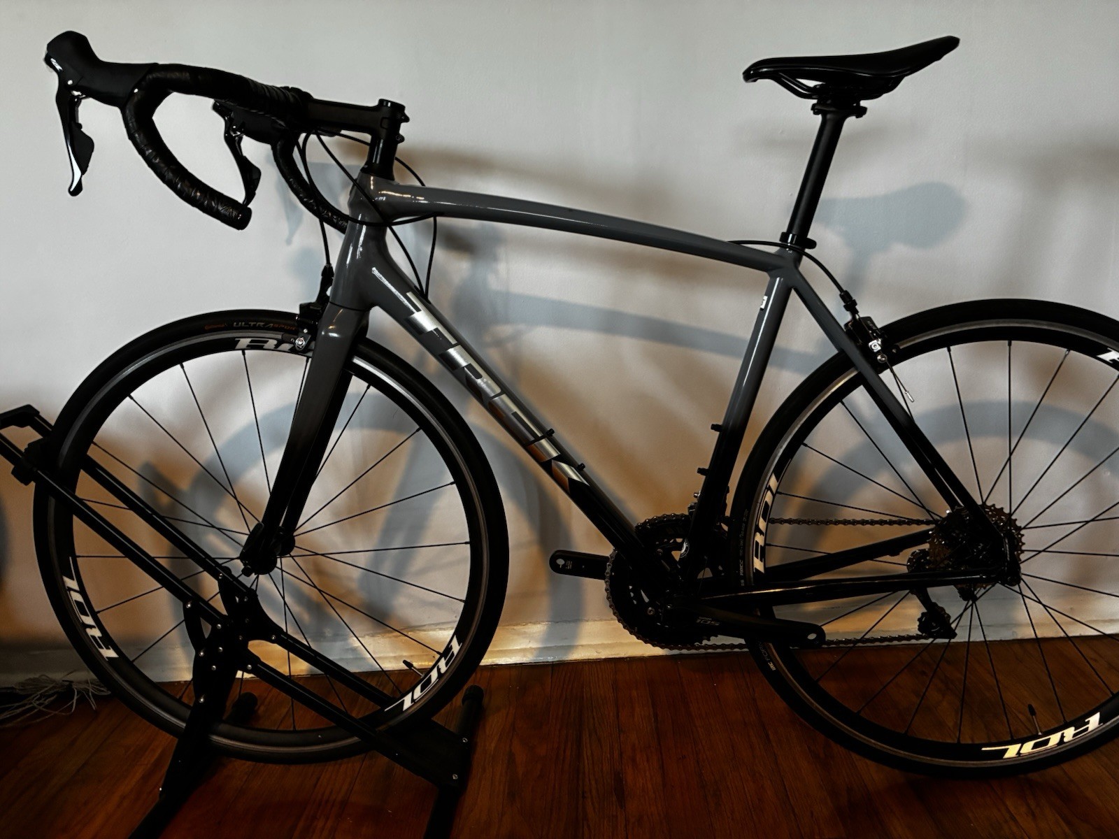 2017 Trek Emonda ALR 56cm – Shimano 105 R7000 - ROL Wheels Alloy- Rim Brake