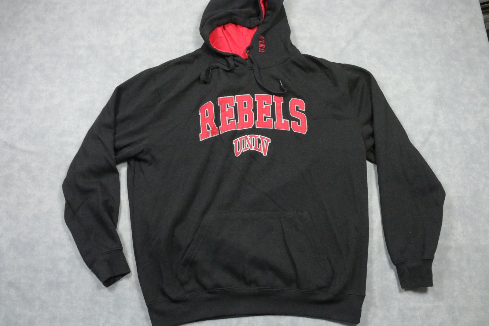 UNLV Rebels Hoodie Mens XL Black Red NCAA College Pullover Sweatshirt Fleece