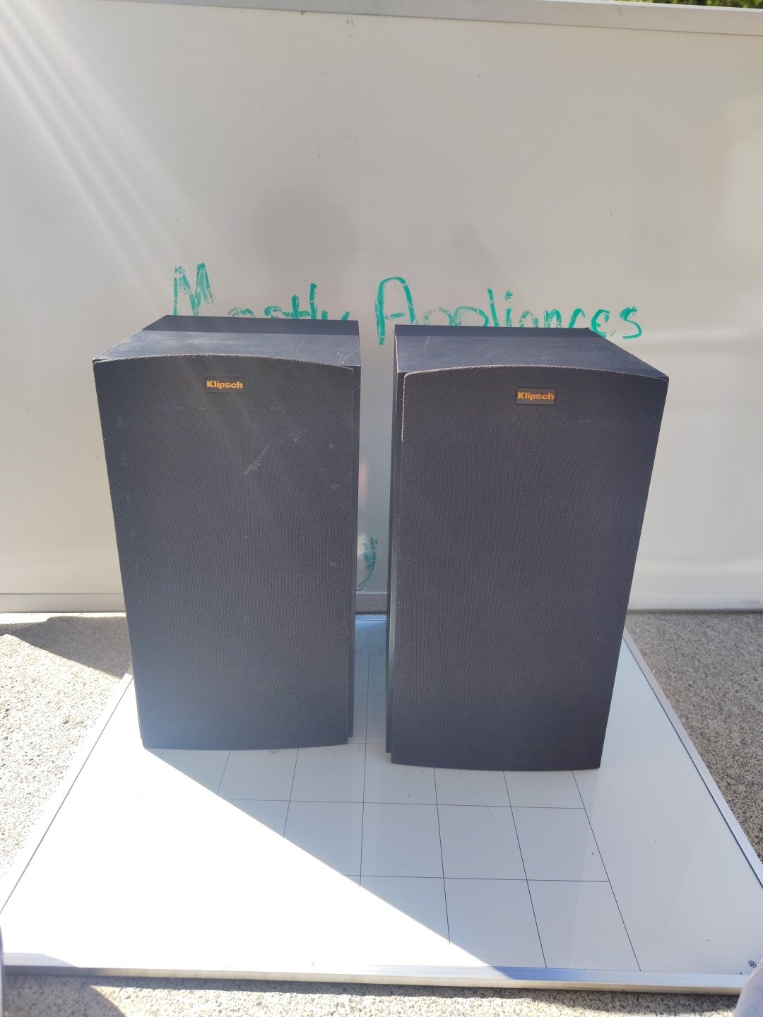 Klipsch R-15M Bookshelf Speakers Pair Black 85W 8 Ohm Reference Series Klipsch R-15M Bookshelf Speakers Pair Black 85W 8 Ohm Reference Series