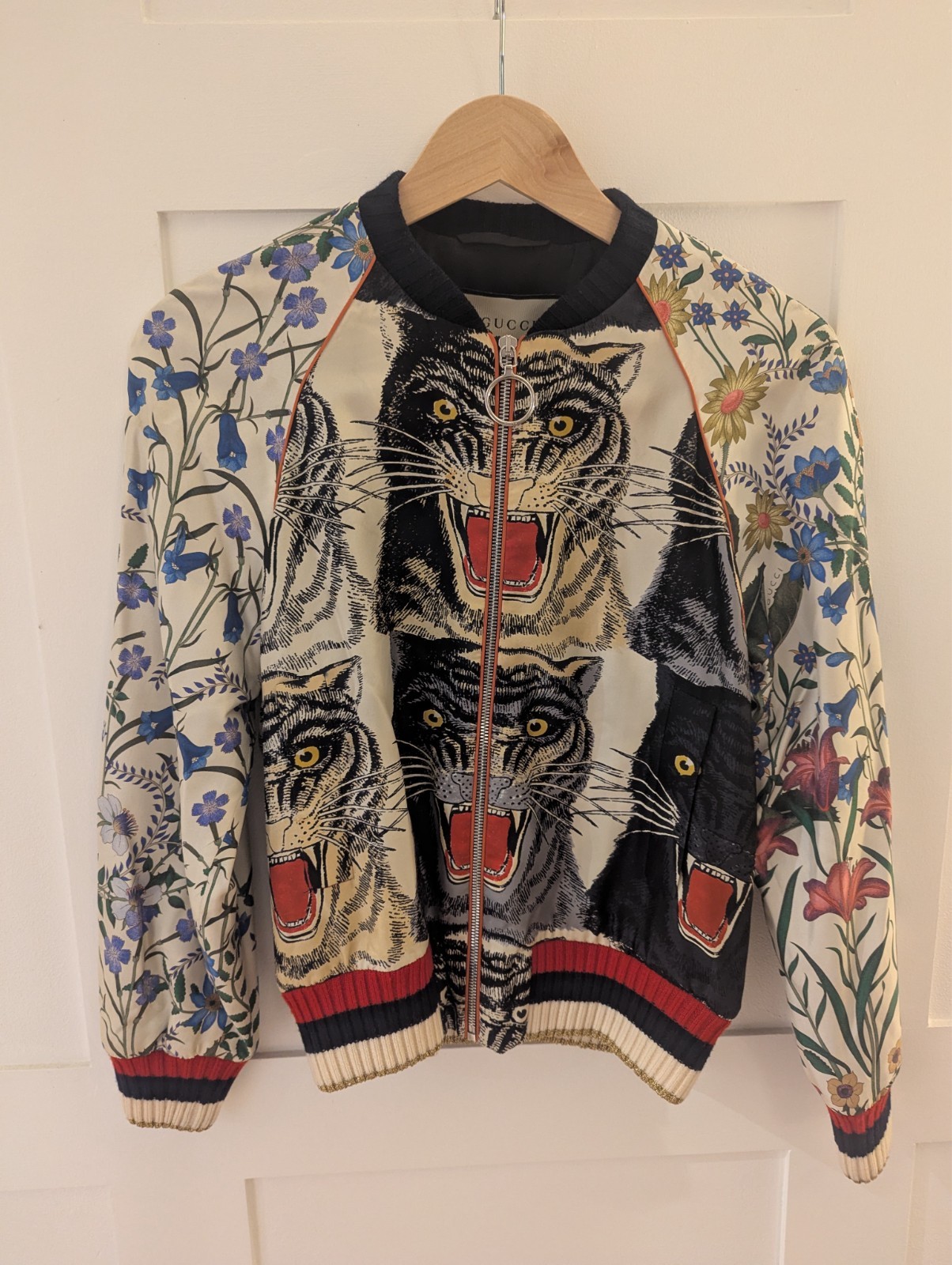 Rare vintage Gucci silk Hollywood bomber from circa 2017 Rare vintage Gucci silk Hollywood bomber from circa 2017