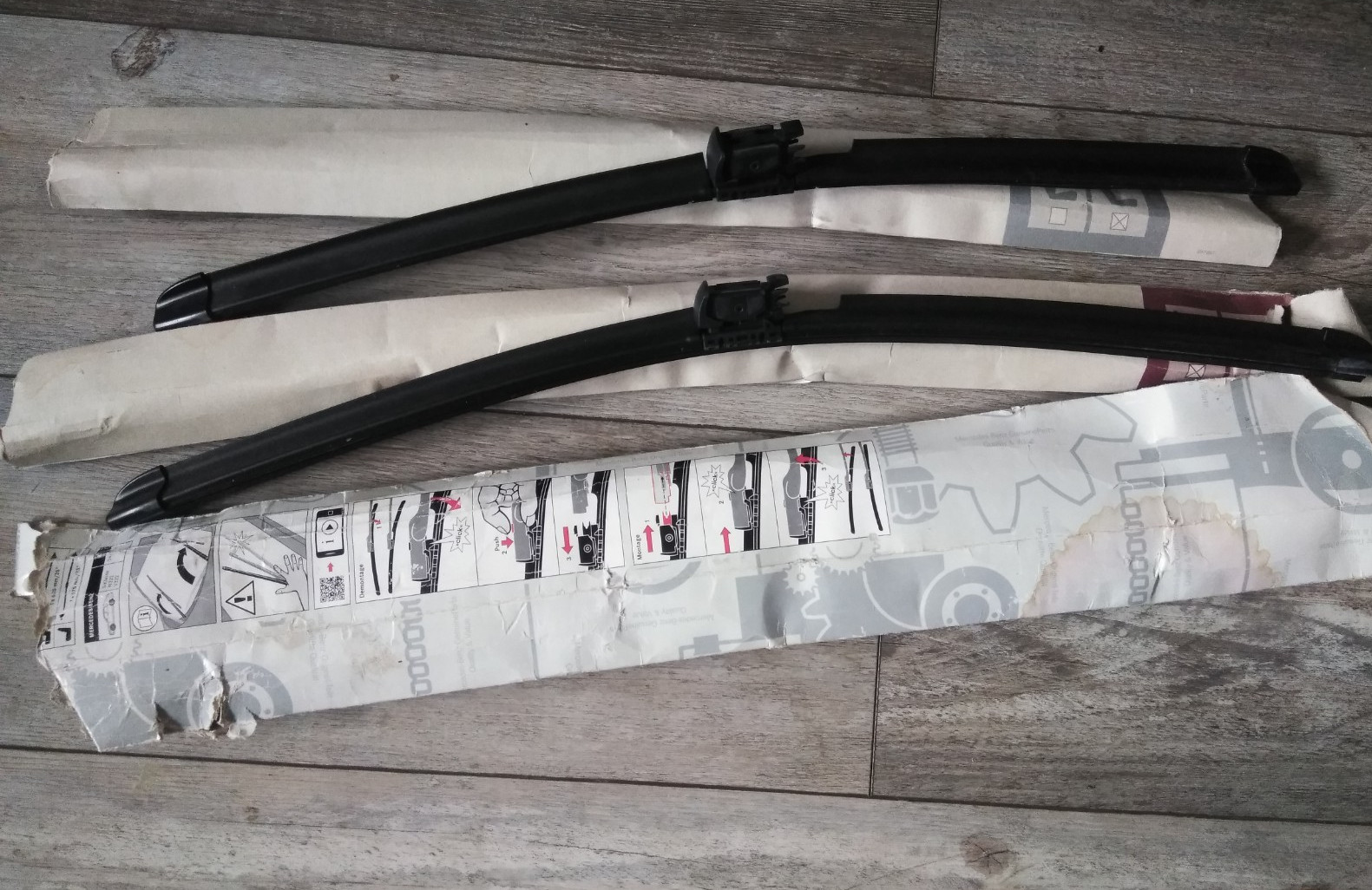A2228201145 GENUINE OEM MERCEDES-BENZ LEFT/RIGHT WIPER BLADE. (NEW) A2228201145 GENUINE OEM MERCEDES-BENZ LEFT/RIGHT WIPER BLADE. (NEW)