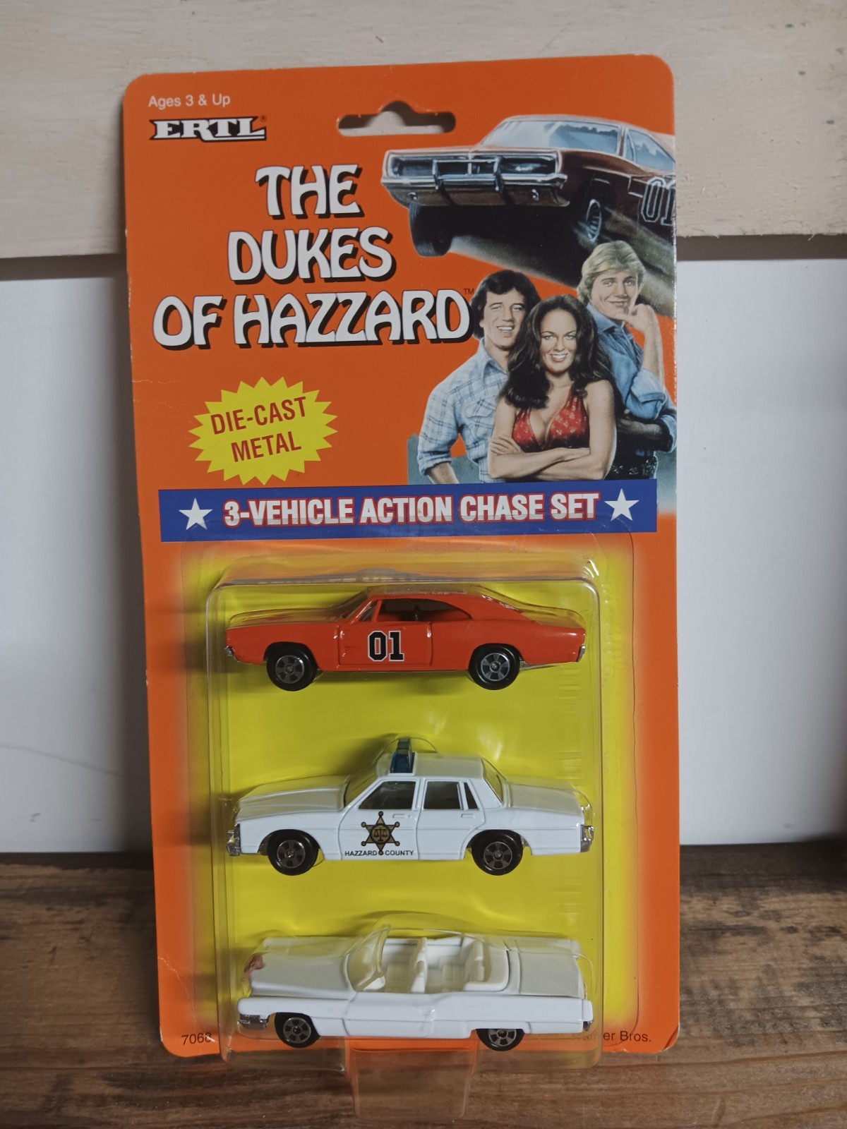 1997 ERTL The Dukes Of Hazzard (Action Chase Set #7068) & 1981 Dixie Challenger 1997 ERTL The Dukes Of Hazzard (Action Chase Set #7068) & 1981 Dixie Challenger