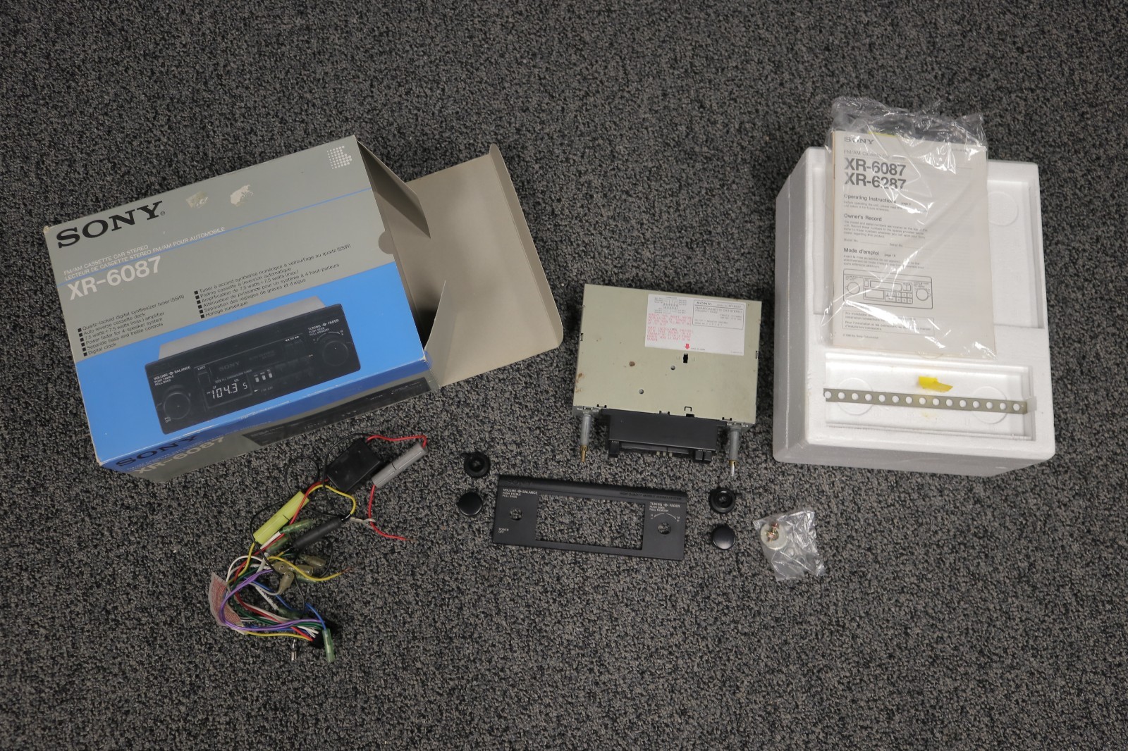 Sony XR-6087 AM/FM Cassette Deck Radio VTG Shaft Style 7.5 Watts In original Box