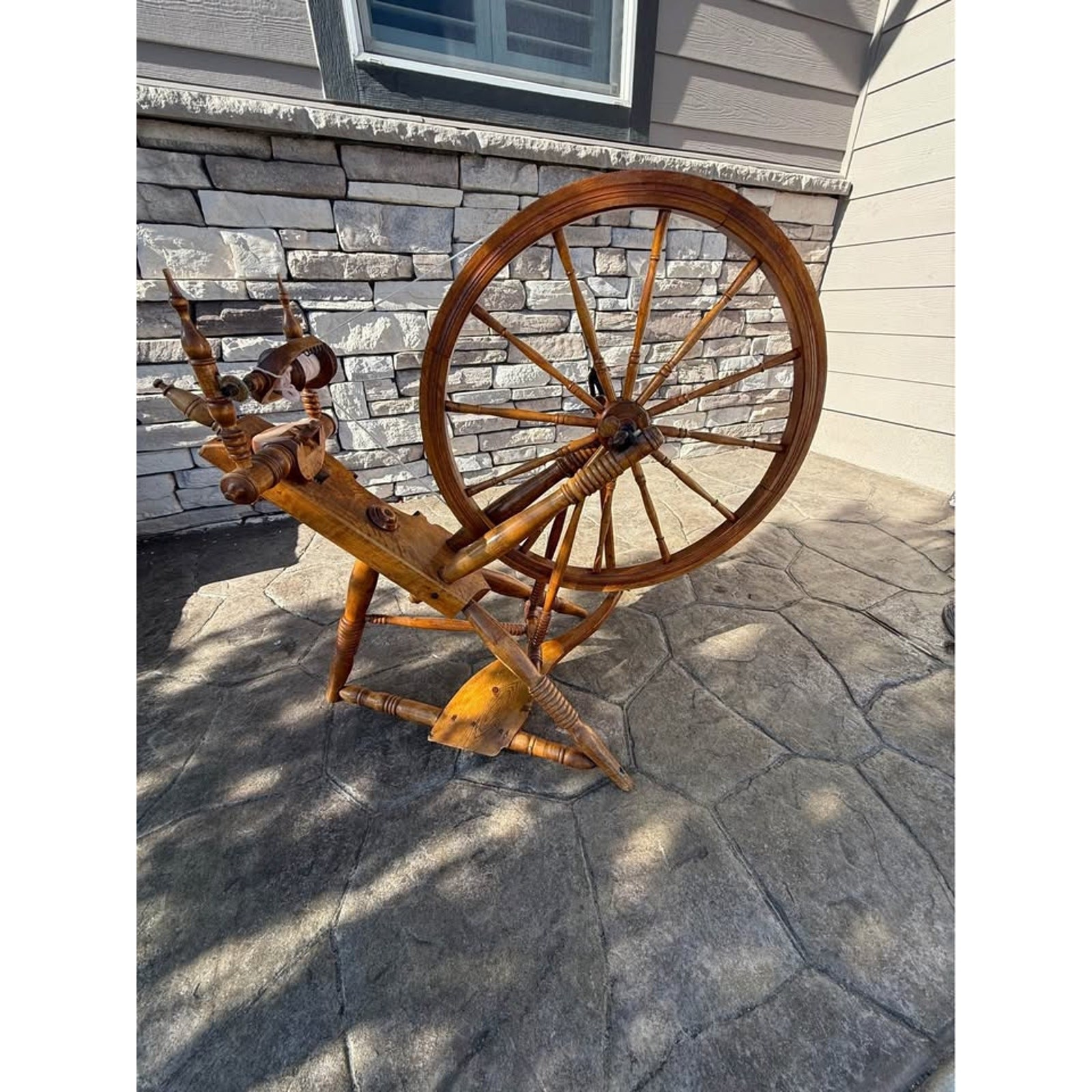 Stunning Antique Spinning Wheel Functions Smoothly With Foot Pedal Stunning Antique Spinning Wheel Functions Smoothly With Foot Pedal