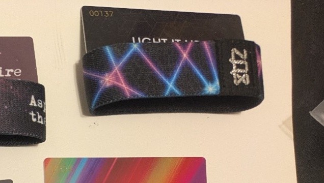ZOX Light It Up #00137 Medium Wristband Bracelet w/ Matching Card Rare ZOX Light It Up #00137 Medium Wristband Bracelet w/ Matching Card Rare