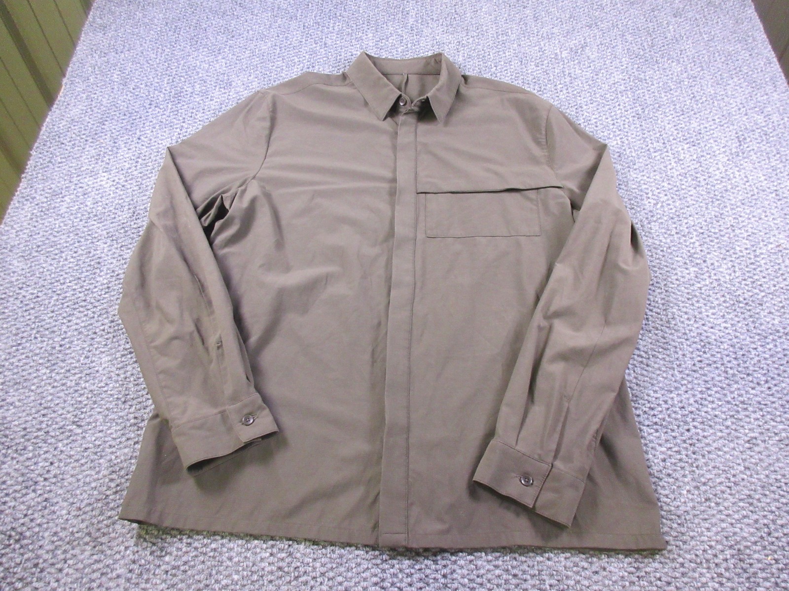 Lululemon Shirt Mens L Green Solid Long Sleeve Button Front Casual Woven Top